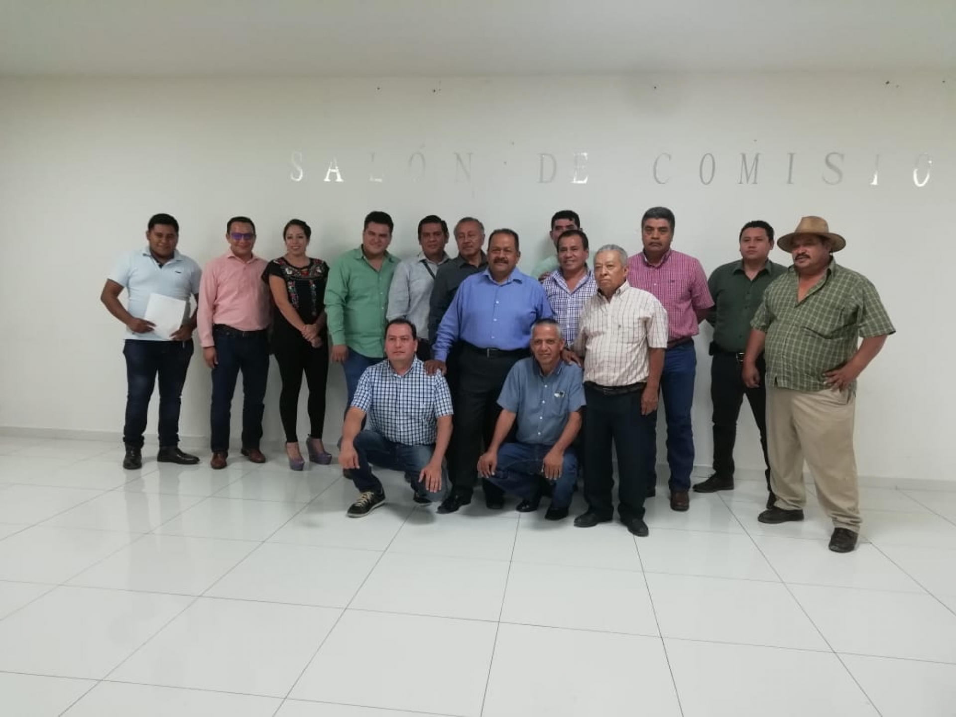 Piden transportistas reformas a la ley para prohibir a 'Uber' prestar servicio público