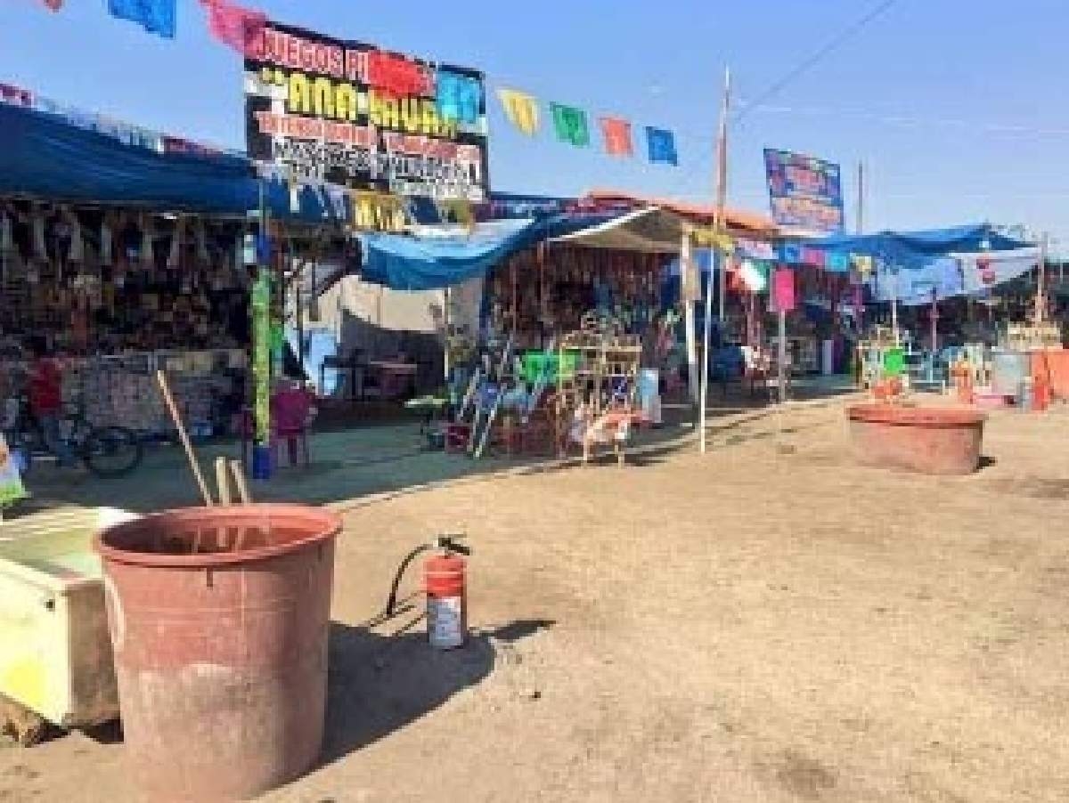 Comienzan a instalar puestos en tianguis de cohetes en Xoxocotla