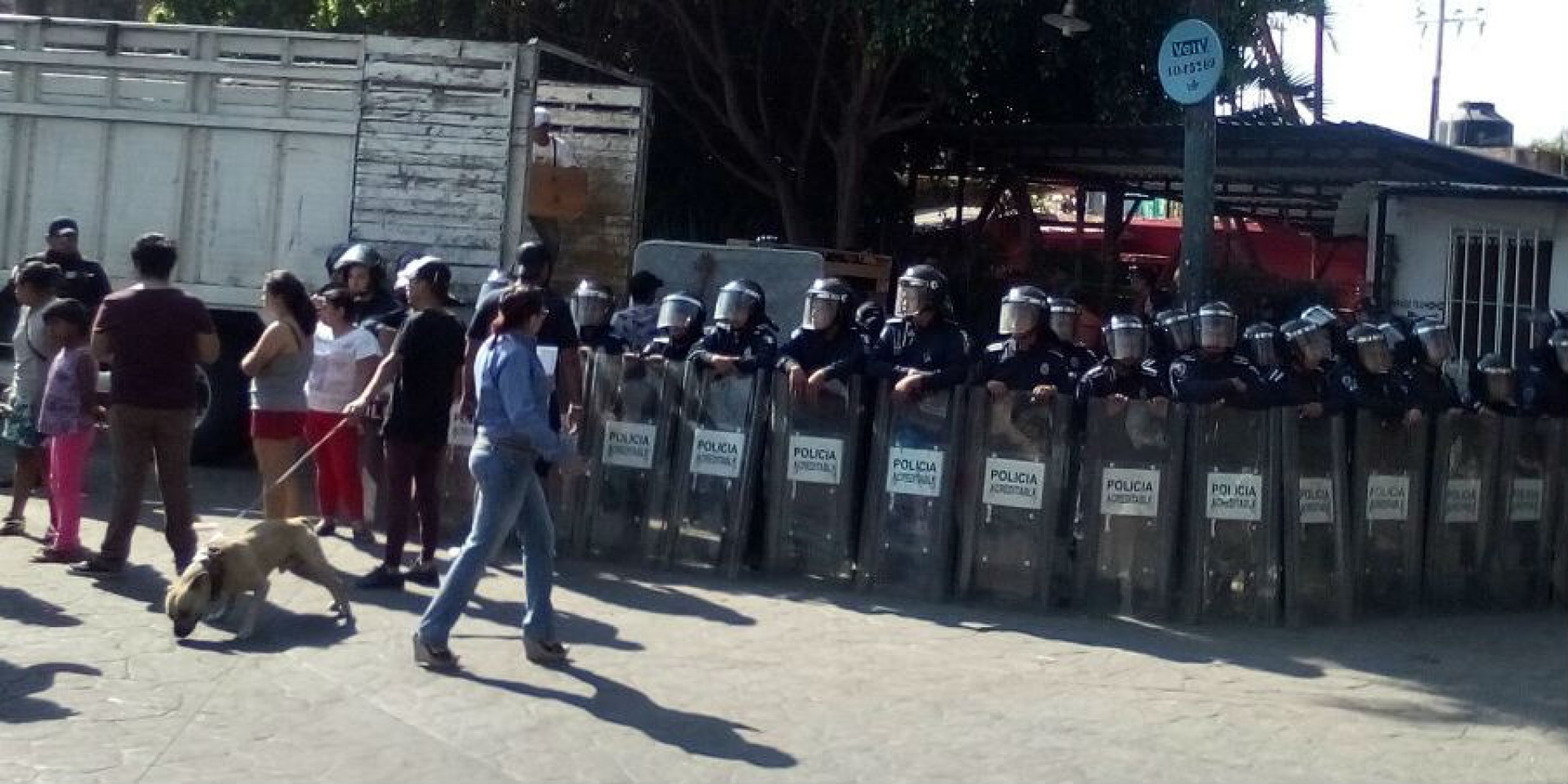 Llevan a cabo desalojo en Patios de la Estación