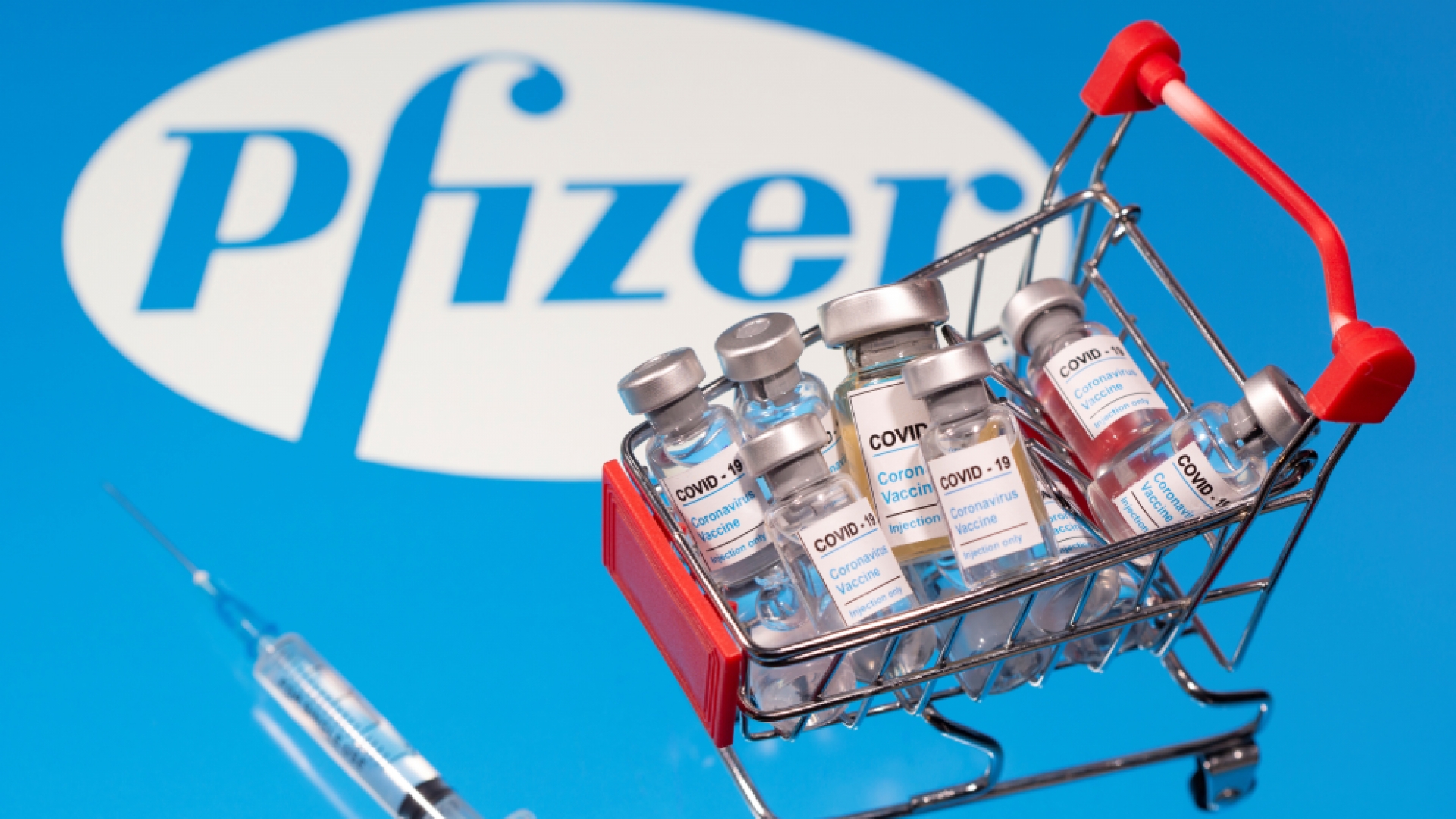 Primer lote de vacunas COVID-19 de Pfizer llegarán mañana a México