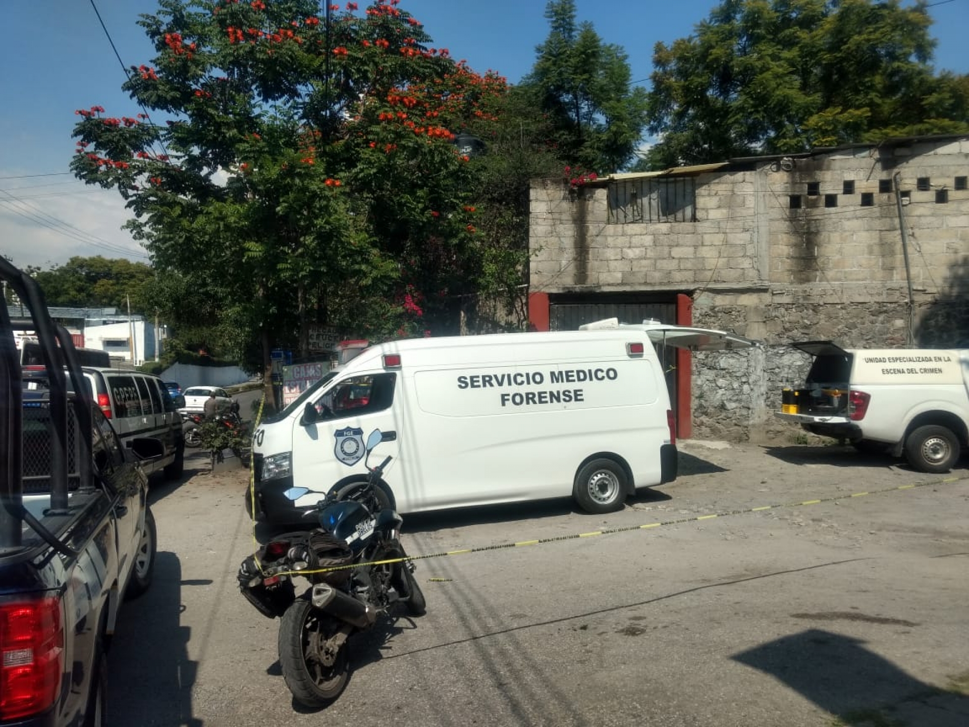 Hallan el cadáver maniatado de un hombre de la tercera edad, en Temixco