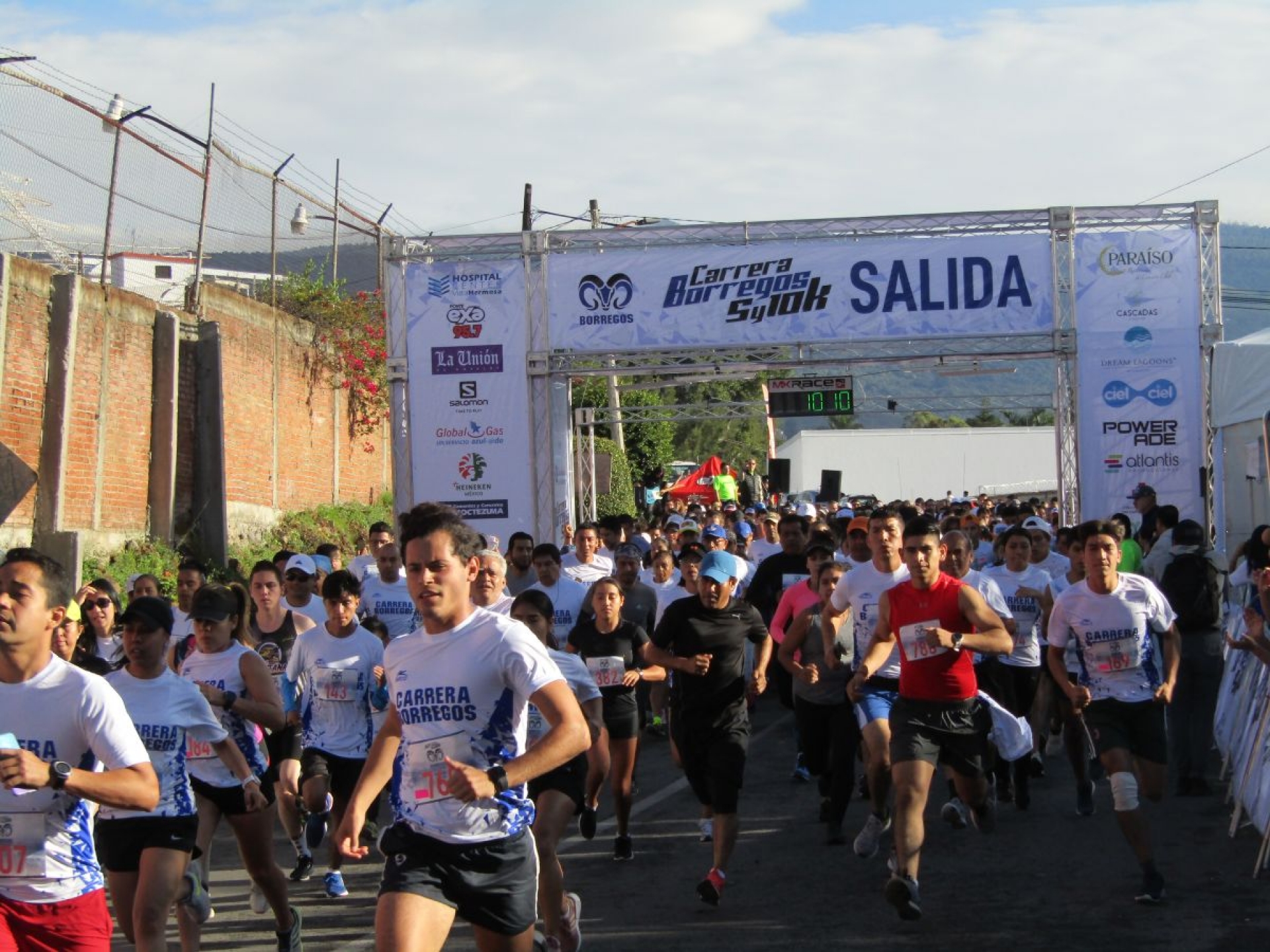 Fredy Chávez y Daniela Rodríguez conquistan la Carrera Borregos