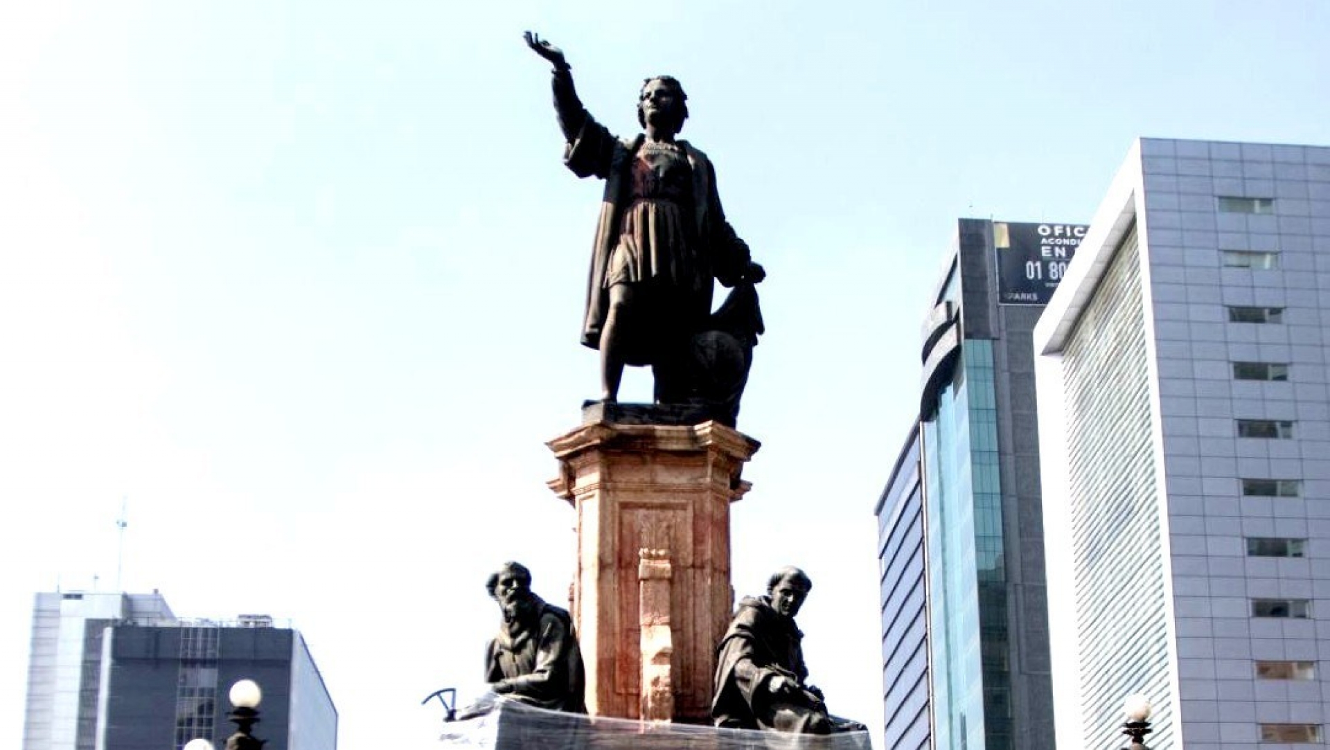 INAH resguarda estatua de Cristóbal Colón retirada de Reforma
