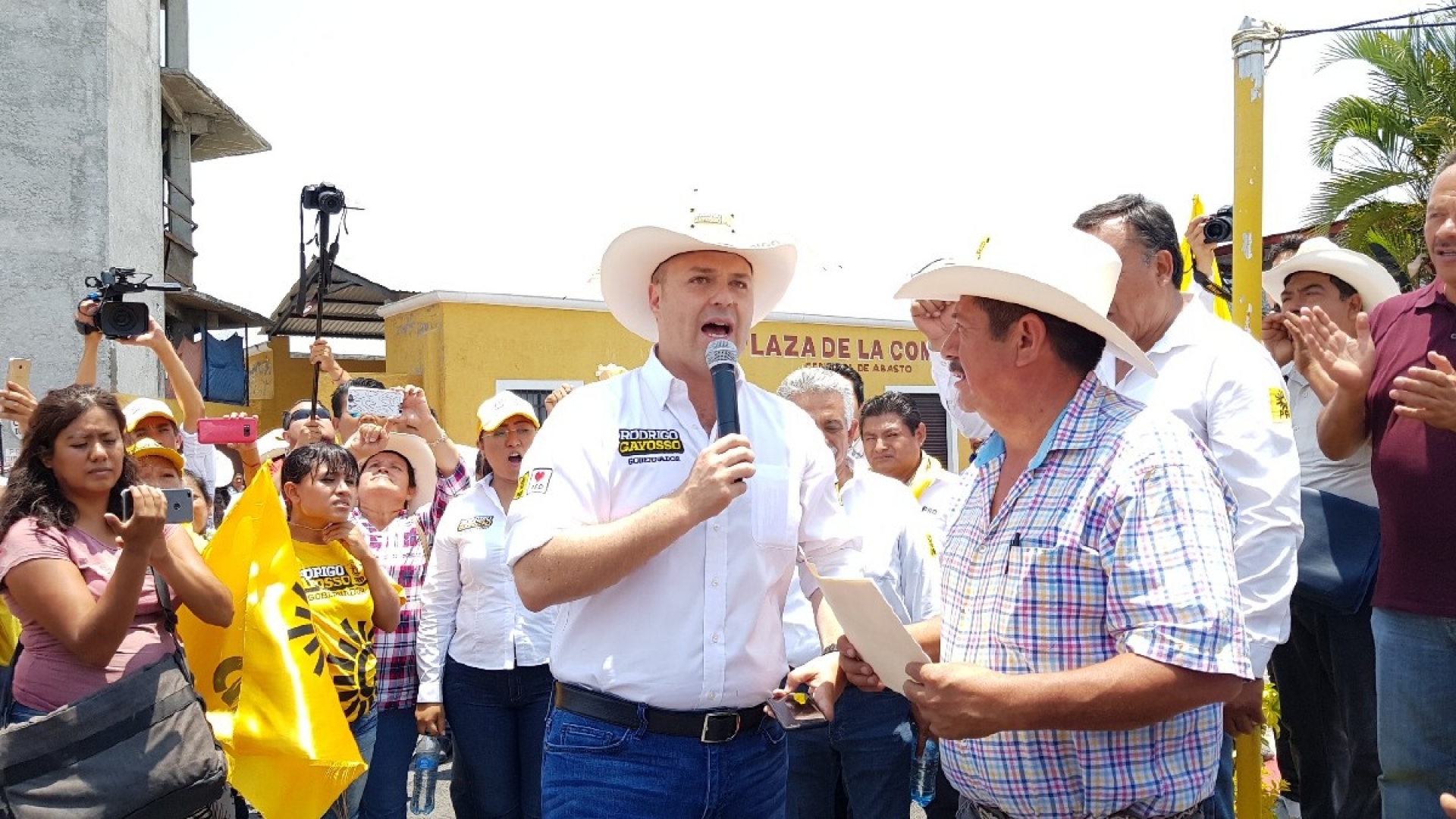 Visita Rodrigo Gayosso a comerciantes de Cuautla