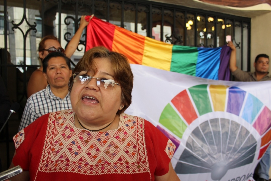 Exigen a diputados legislar a favor del matrimonio igualitario