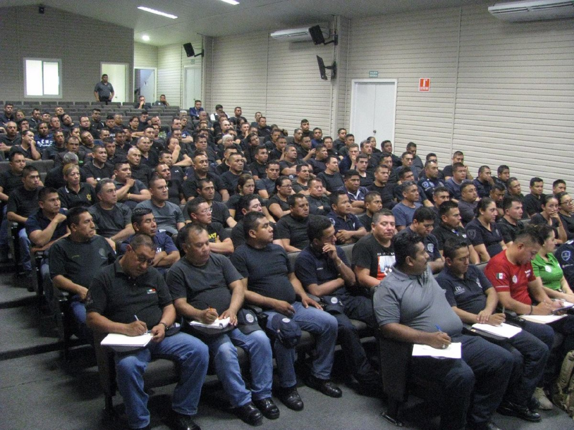 Reciben elementos de la CES curso sobre supuestos de flagrancia y tipos de armamento