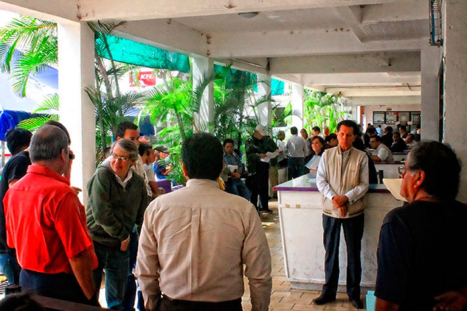 Presupuesto 2015 contempla aumentos en derechos aplicables a transportistas