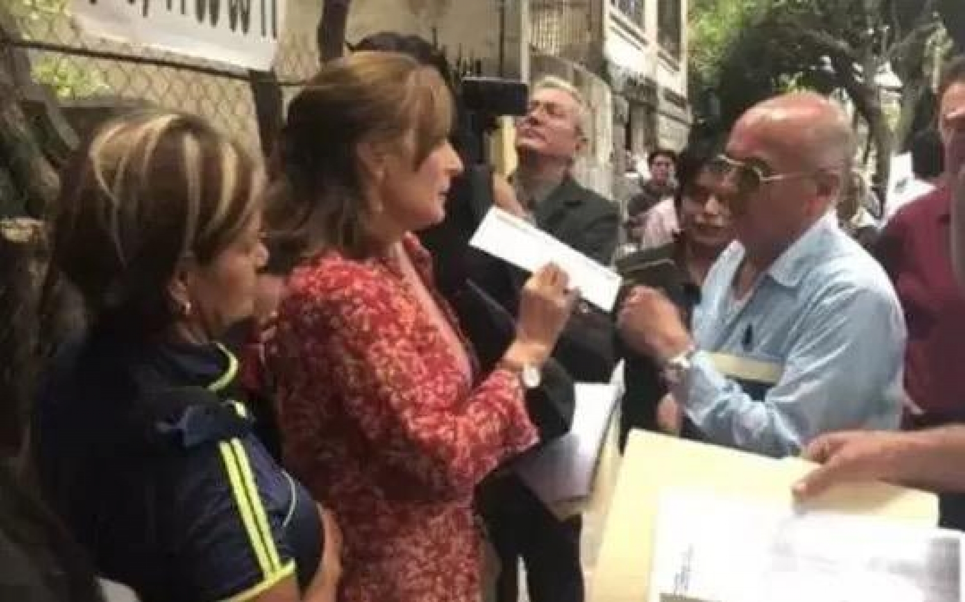 Hay que exigirle a EPN que todavía no se va: Clouthier a manifestantes