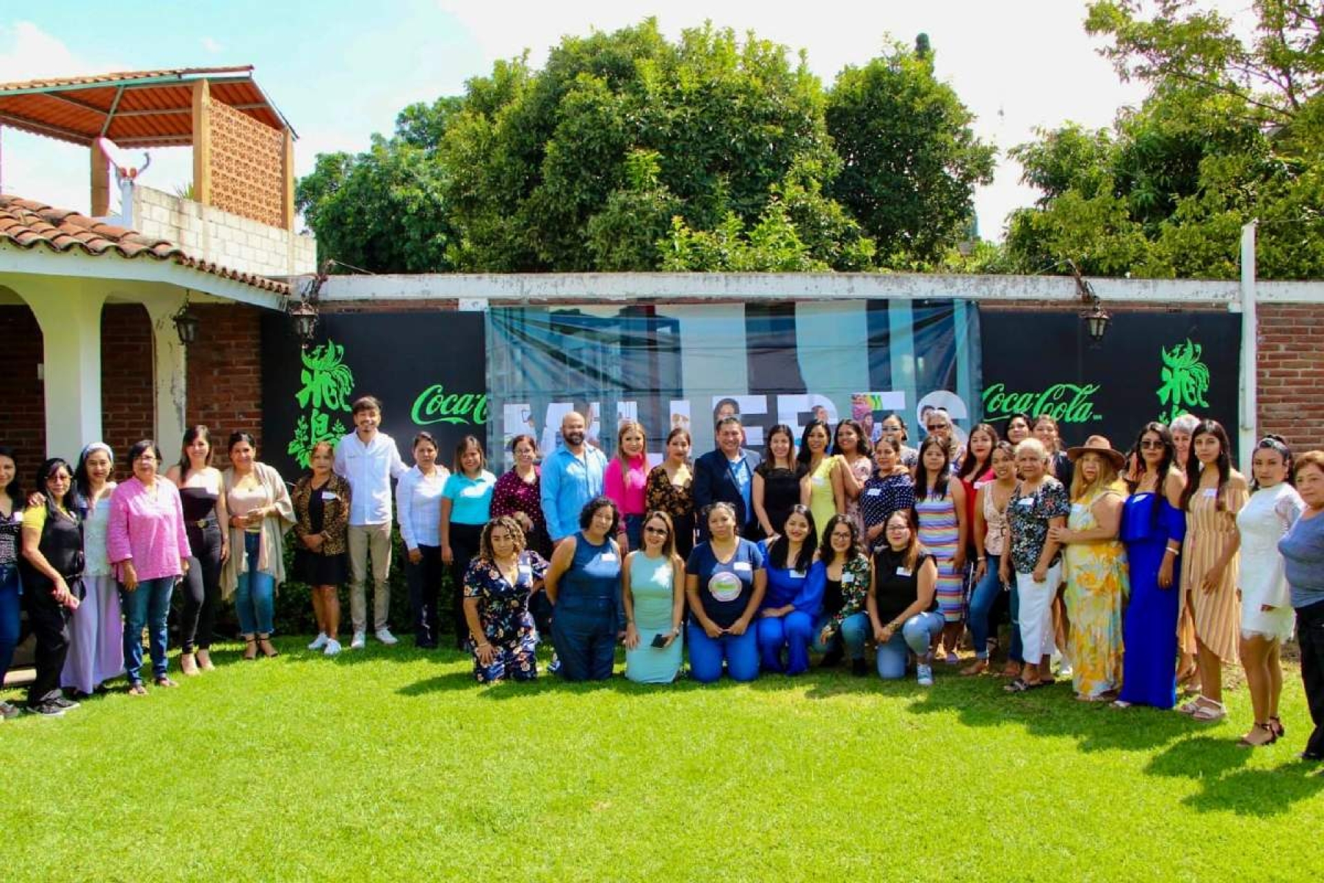 Participa Jesús Corona en desayuno de mujeres emprendedoras