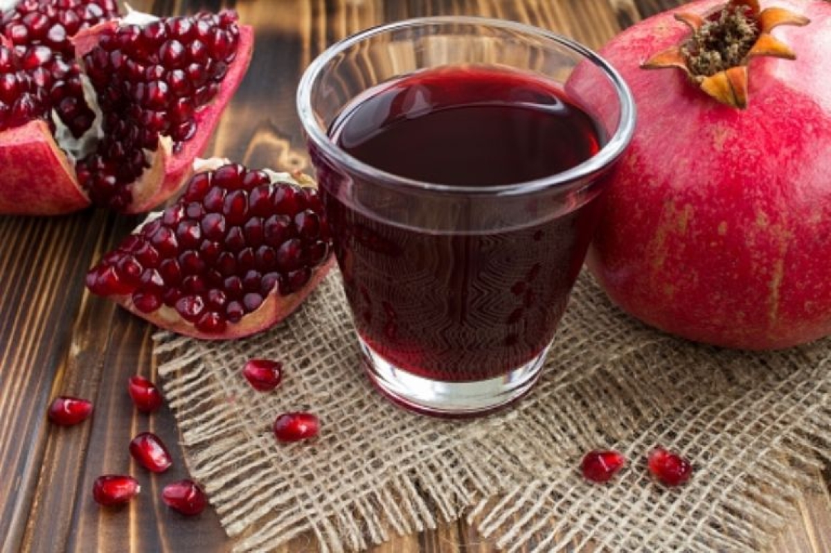 Agua de granada con anís estrellado, disfruta de una bebida con muchos antioxidantes