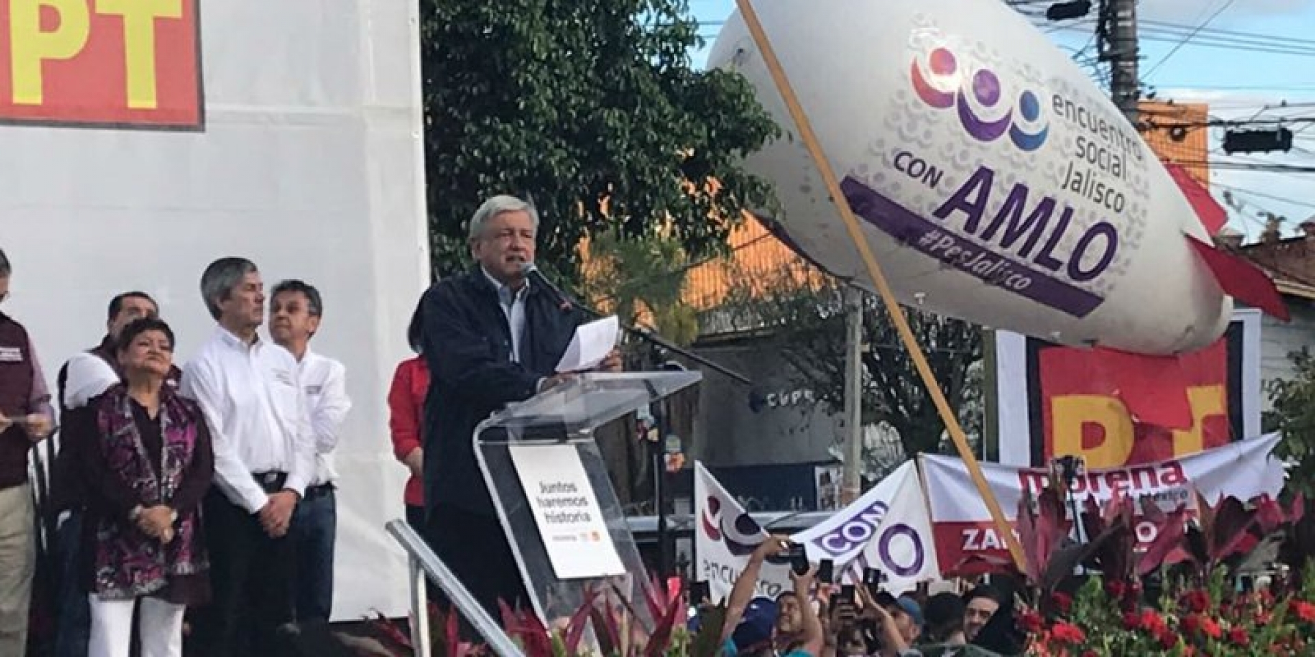 AMLO cierra precampaña diciendo que no alzará impuestos, si gana