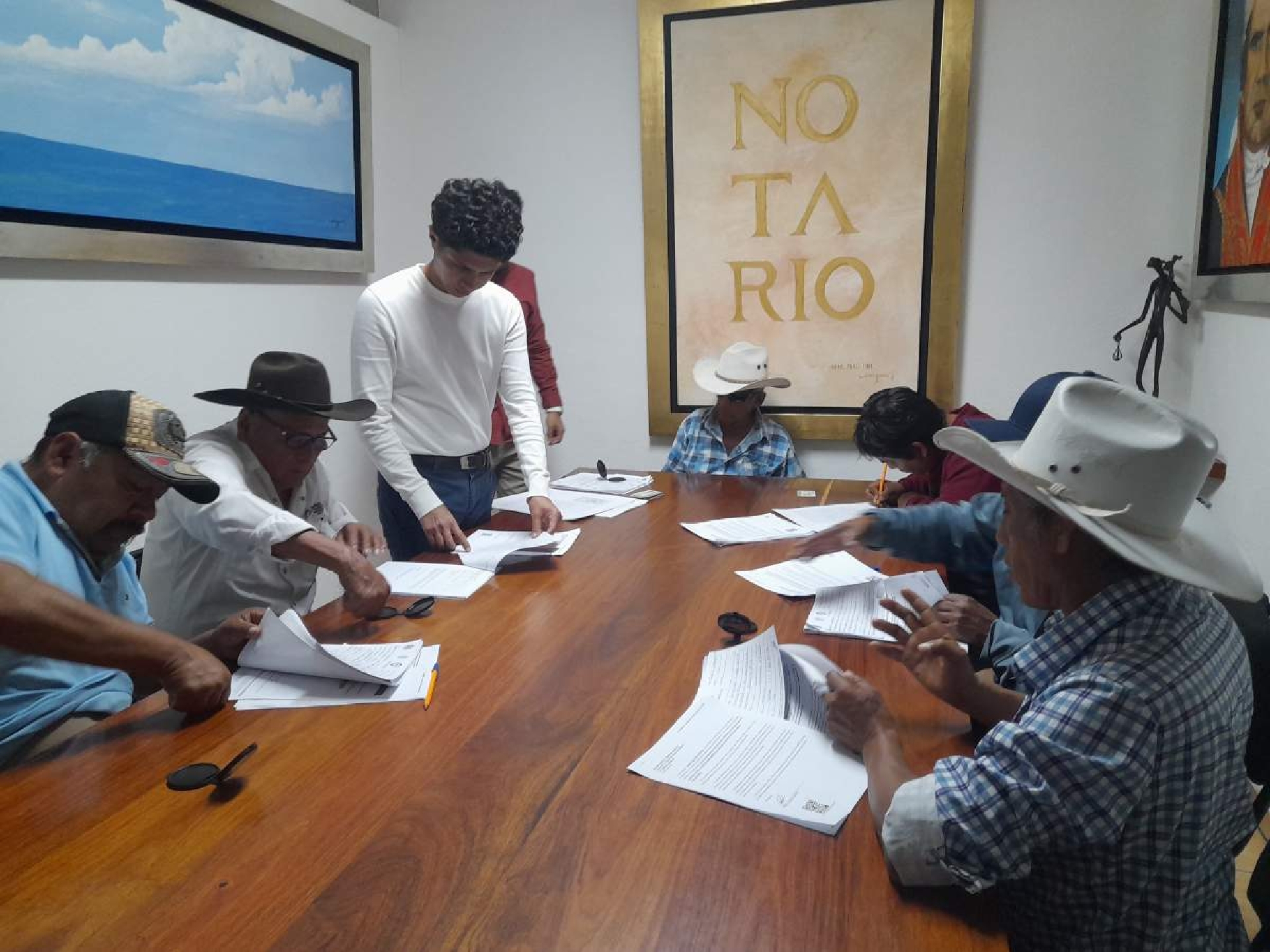 Constituyen nueva asociación de pescadores en el poniente