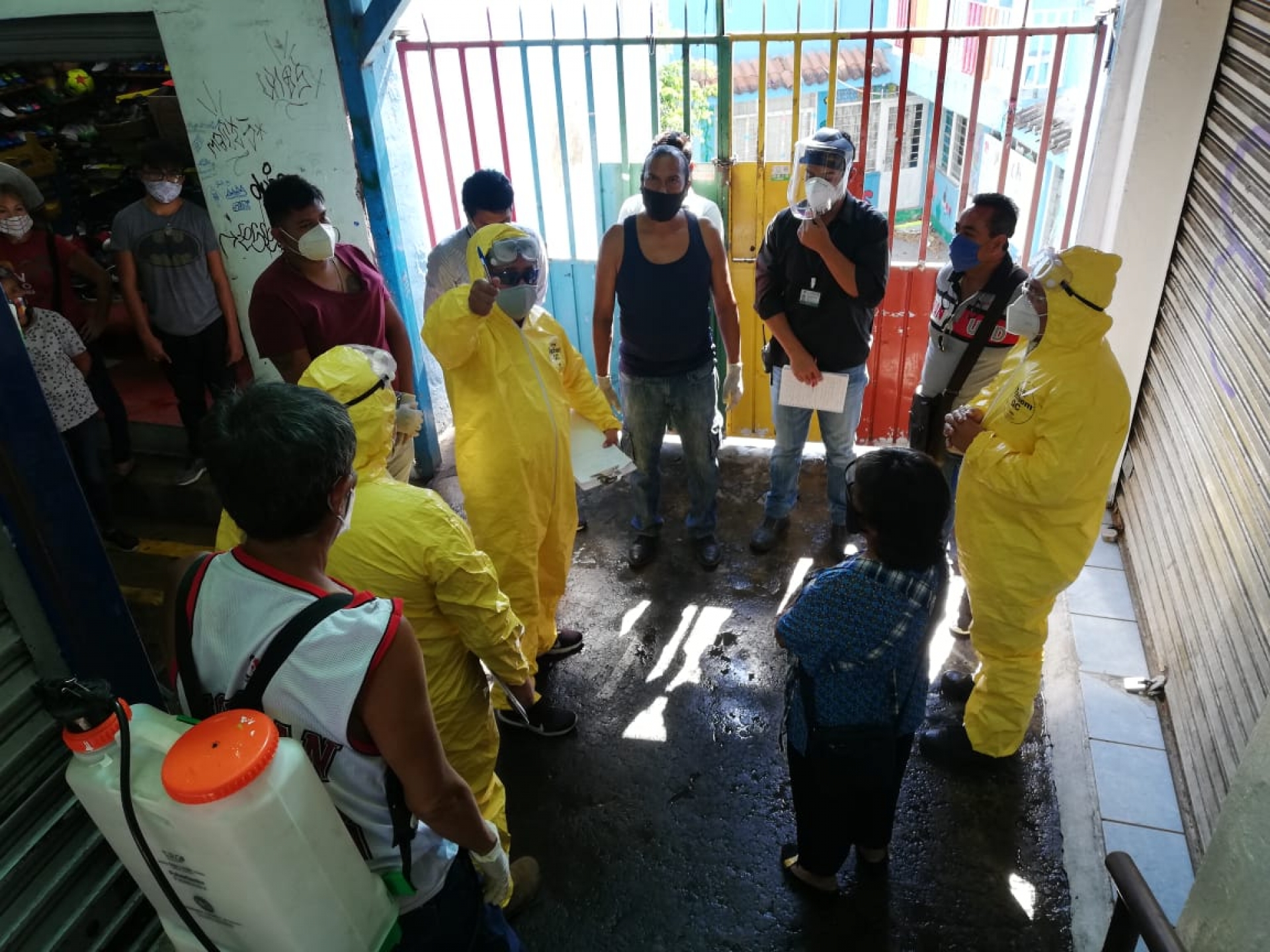 Efectúa recorrido PC Cuernavaca en negocios del 'puente del dragón' y en el mercado ALM