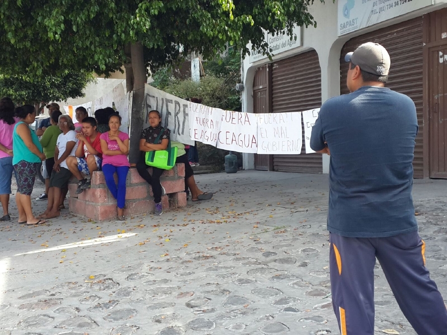 Toman oficinas de Ceagua en la comunidad de Tequesquitengo
