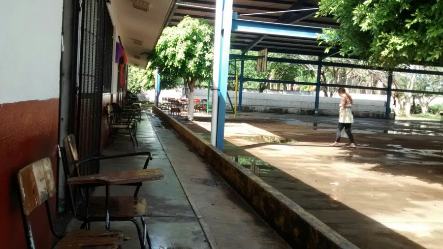 Se inundan salones de una primaria en Jiutepec