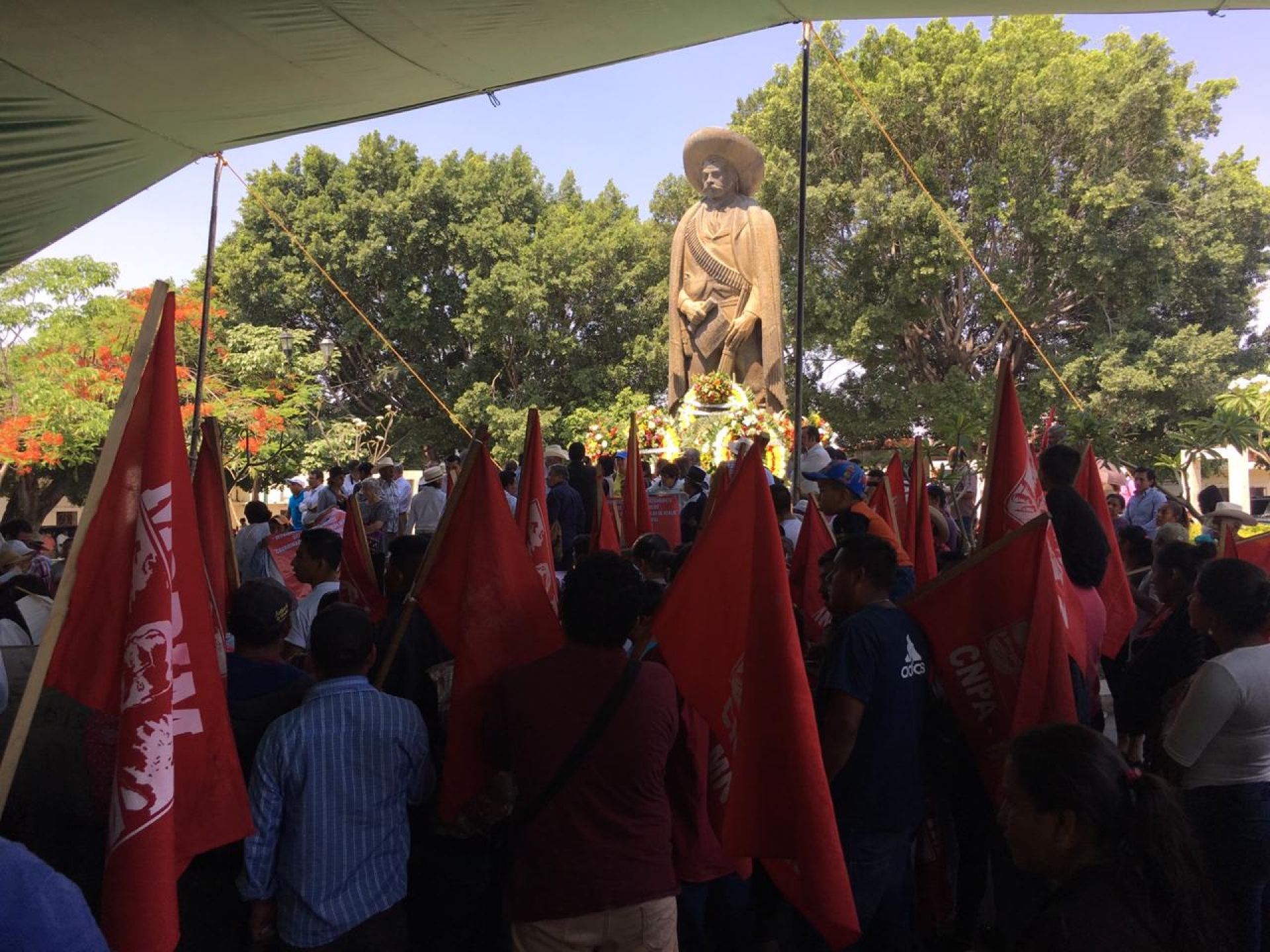 Realizan homenaje en la tumba de El Caudillo del Sur