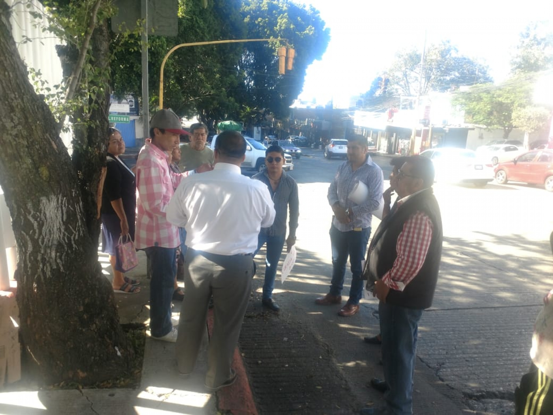Protestan vecinos de Acapantzingo en CFE