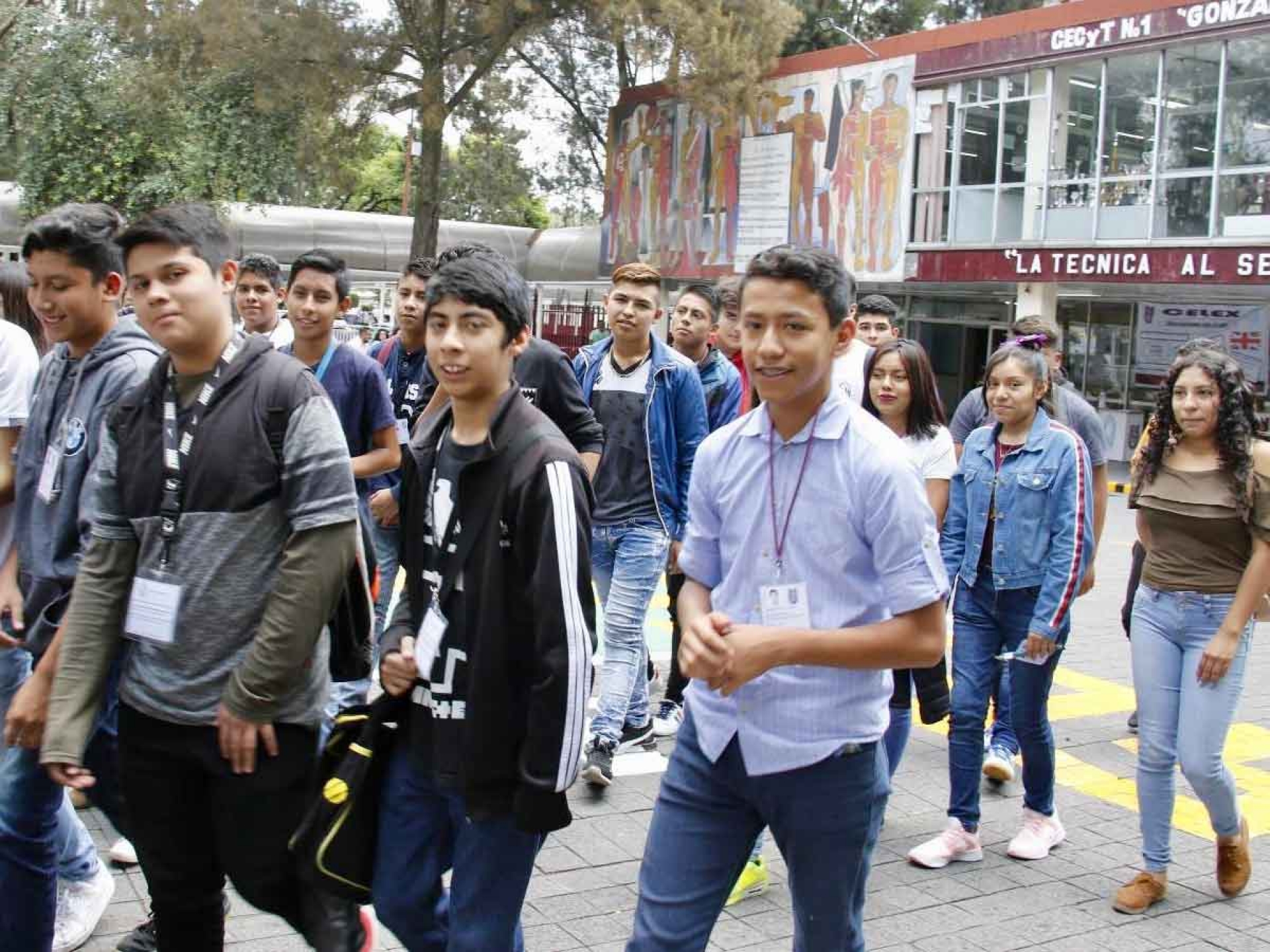IPN dará $400 mensuales a estudiantes para Internet