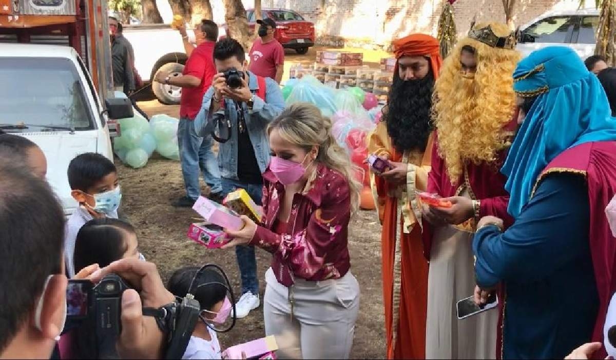 El DIF Cuautla lleva a los Reyes Magos a colonias marginadas
