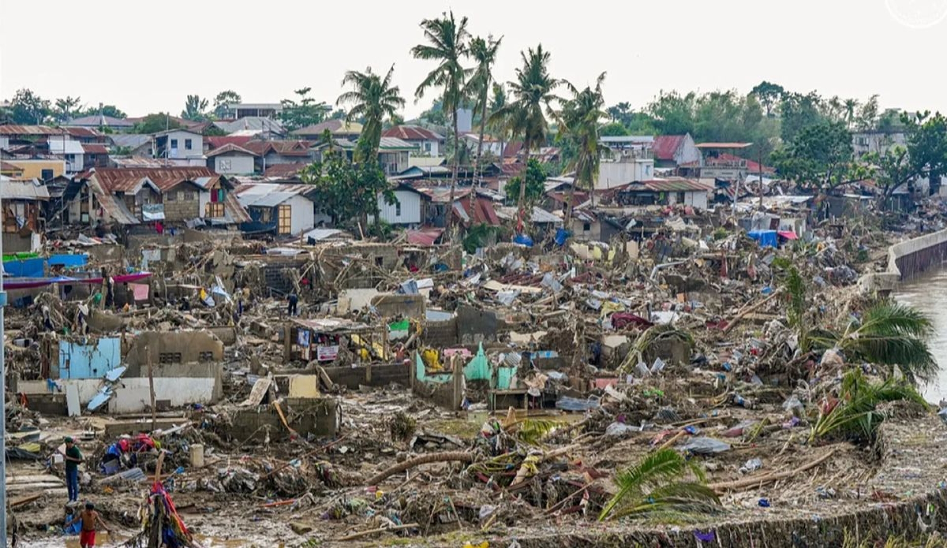 Dos muertos y más de un millón evacuados en Filipinas por supertifón Fung-wong