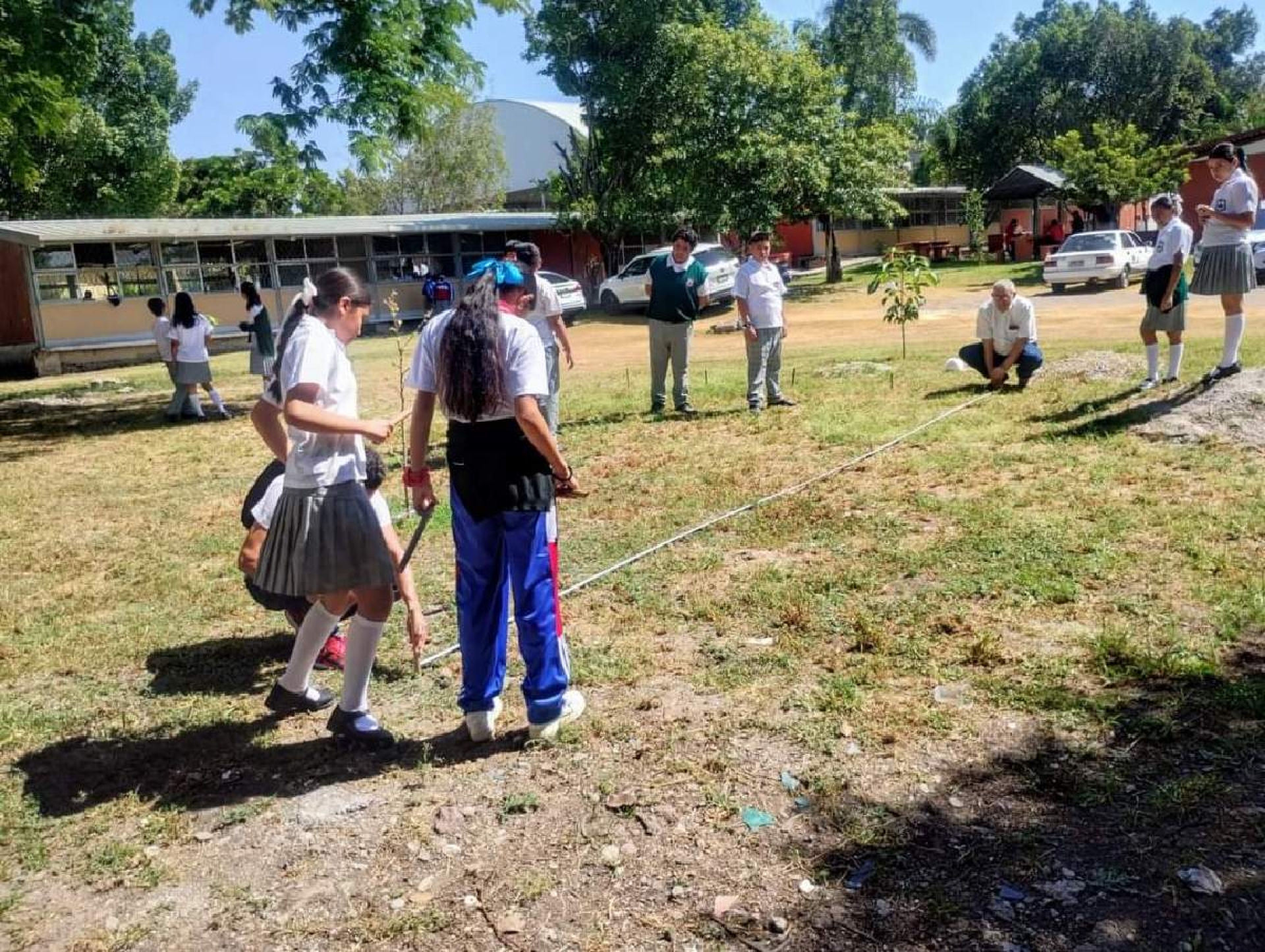 Implementan huertos escolares en secundaria de Puente de Ixtla