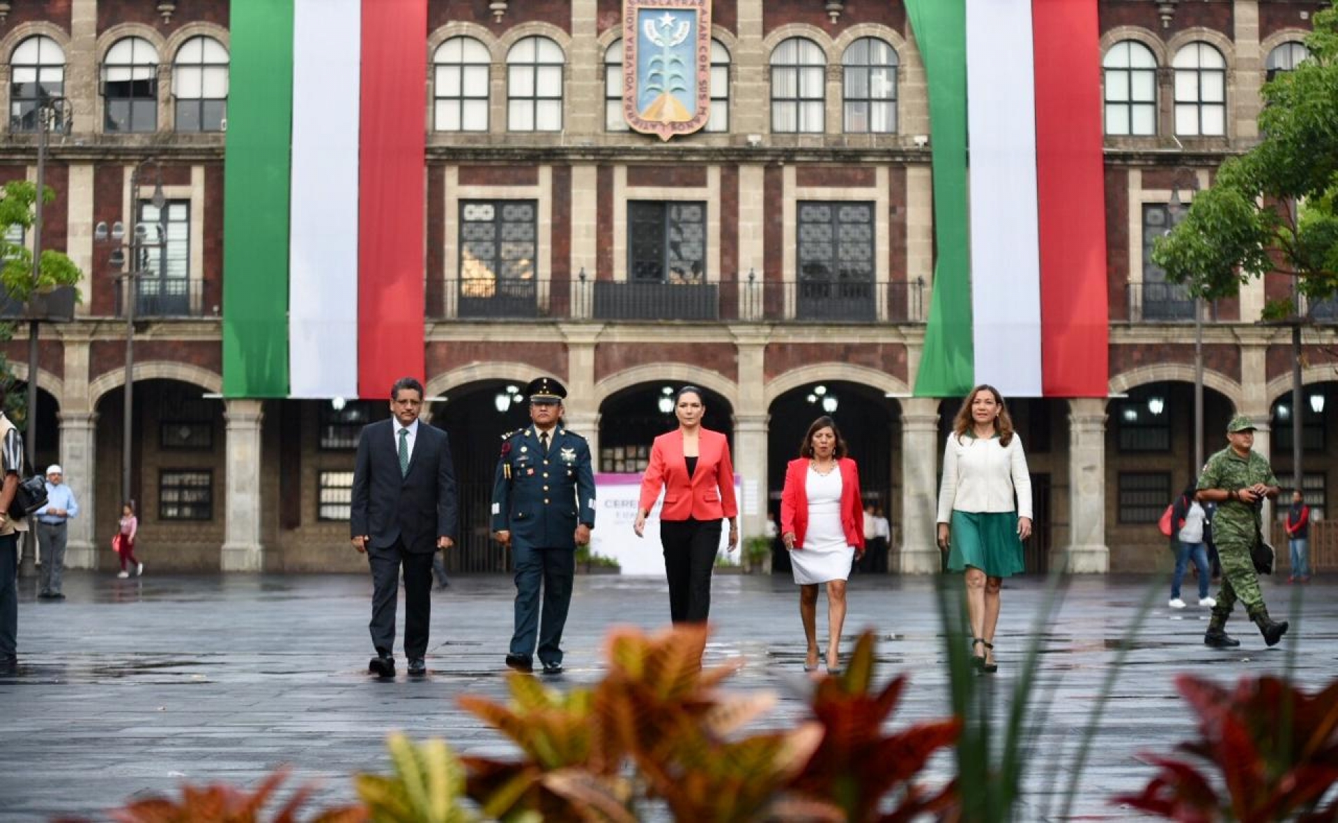 Encabeza titular de SDEyT izamiento de Bandera Nacional en el mes patrio, en Cuernavaca