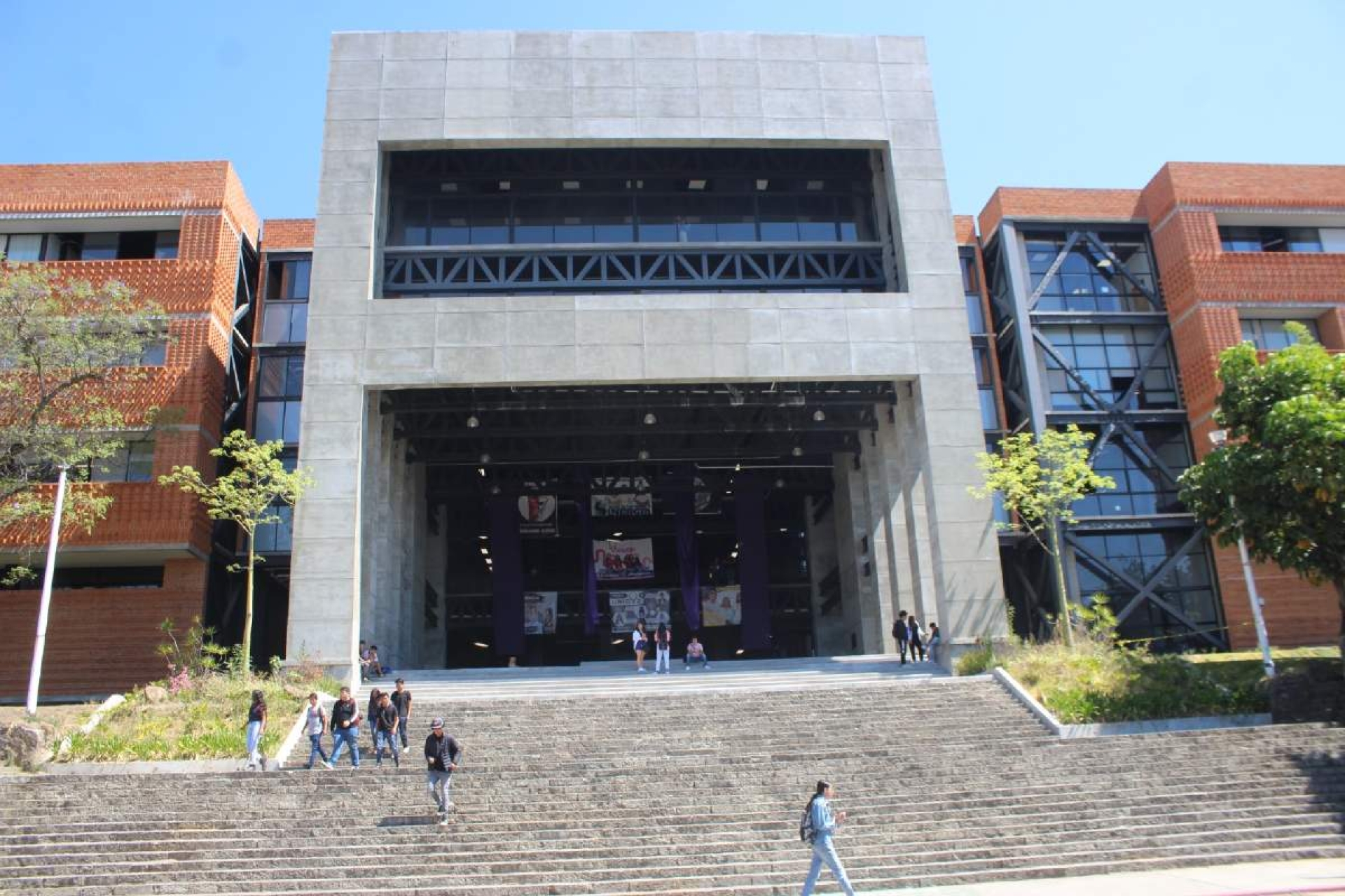 De mil 300 millones, deuda de UAEM con SAT e Infonavit