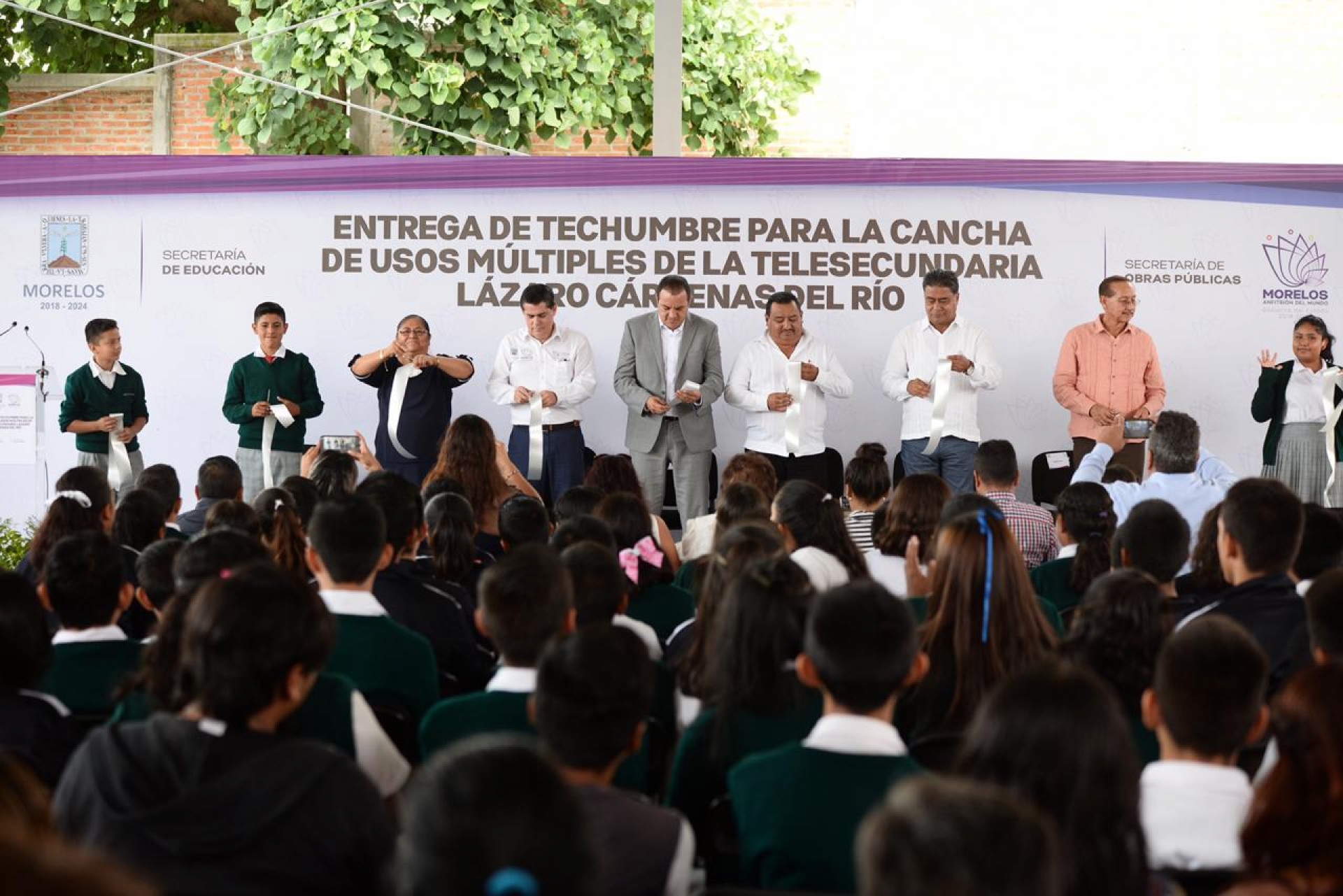 Entrega gobernador techumbre para cancha de usos múltiples en telesecundaria