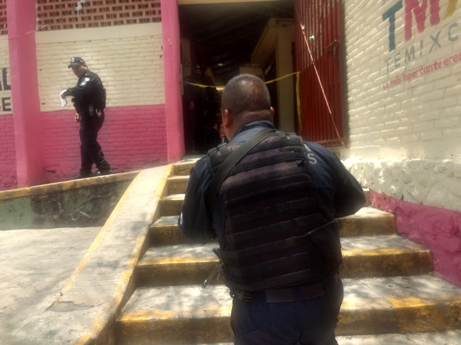 Hieren a tiros a dos comerciantes en Temixco