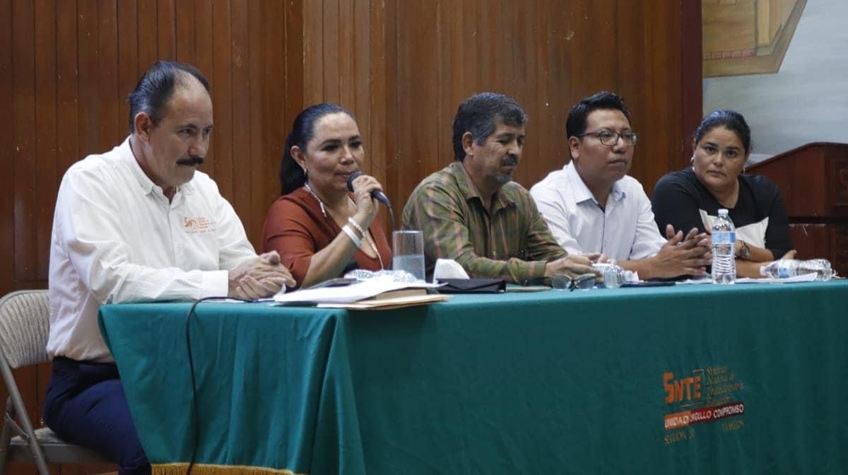Apoyo a 121 docentes de secundarias generales y técnicas: SNTE