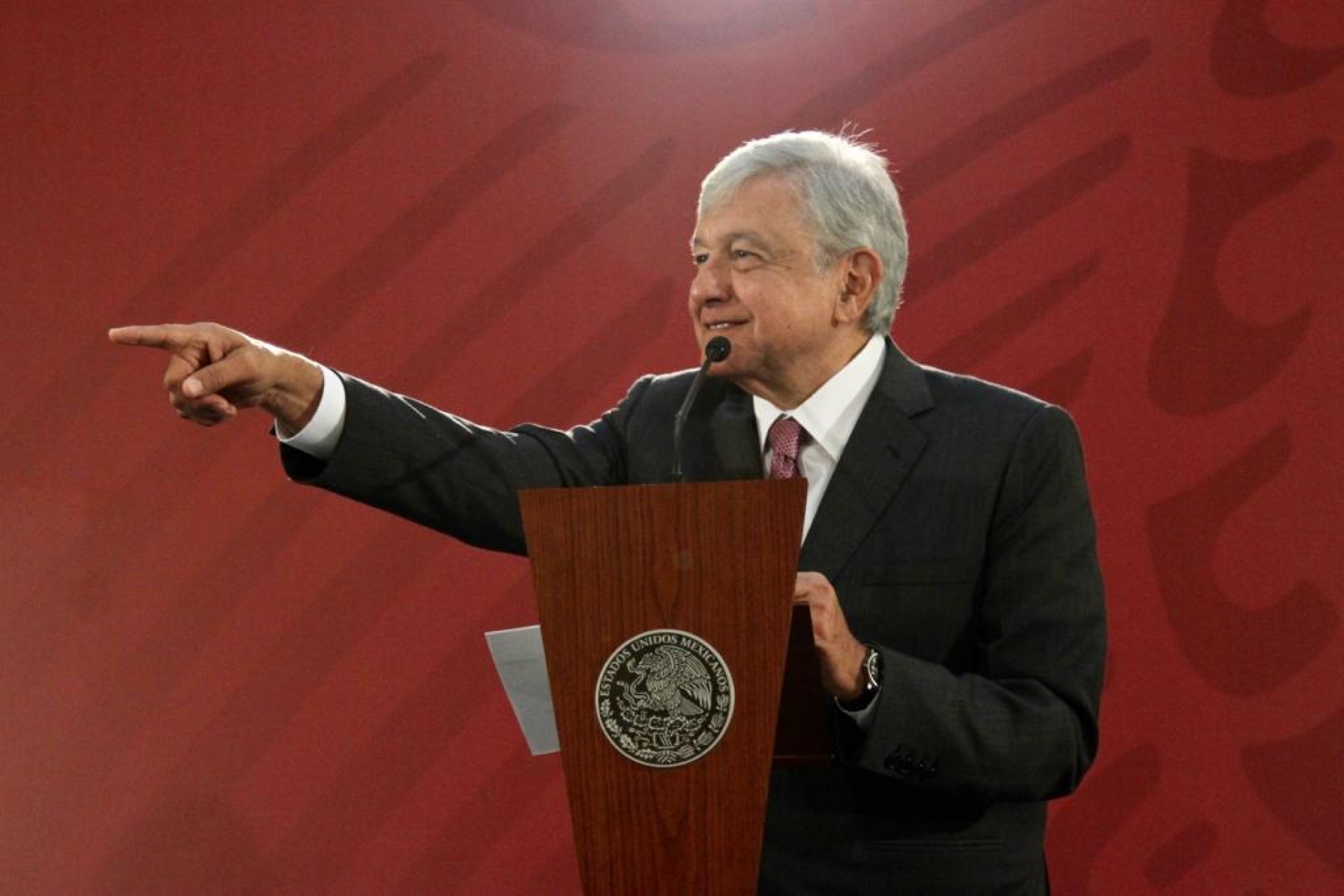 ‘Hay deshonestidad en un servidor público que acepta recibir 600 mil pesos mensuales’: AMLO