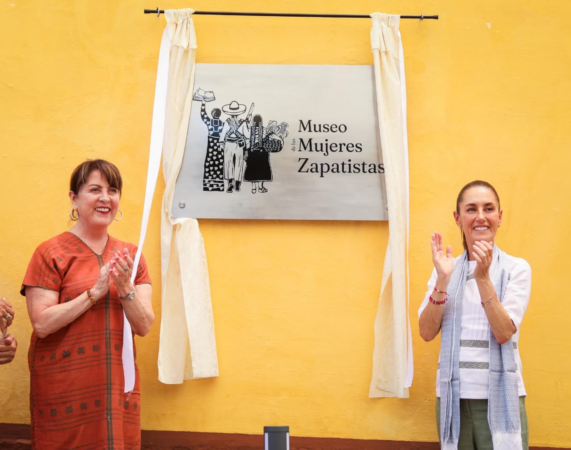 Inauguran Margarita González Saravia y Claudia Sheinbaum 'Museo de las Mujeres Zapatistas'