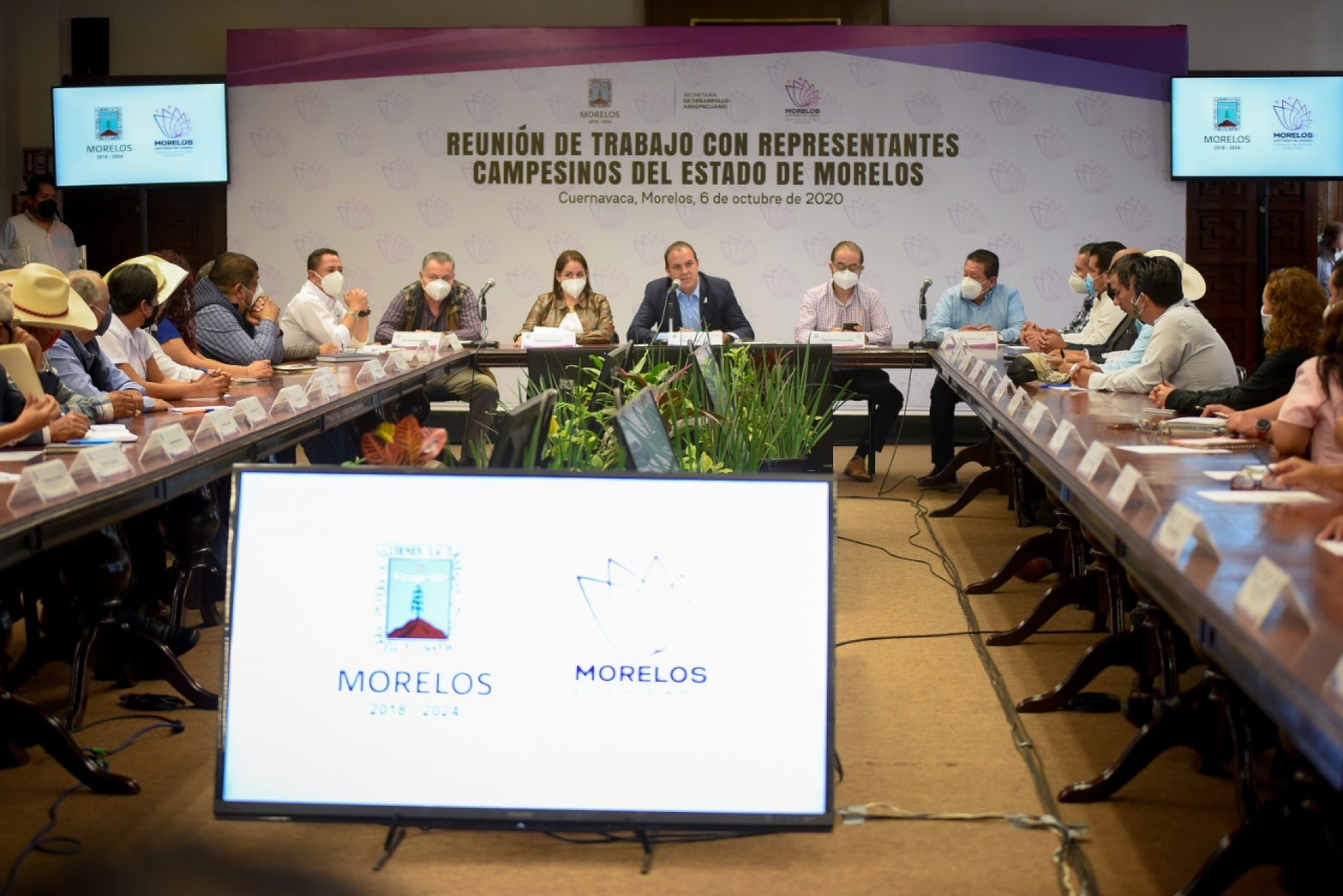 Promete Cuauhtémoc Blanco trabajo estrecho con grupos de campesinos morelenses