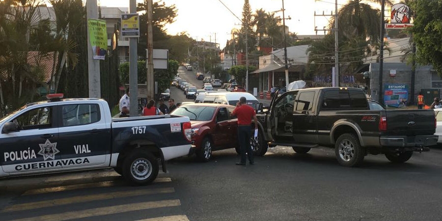Se registra accidente vehicular en Teopanzolco