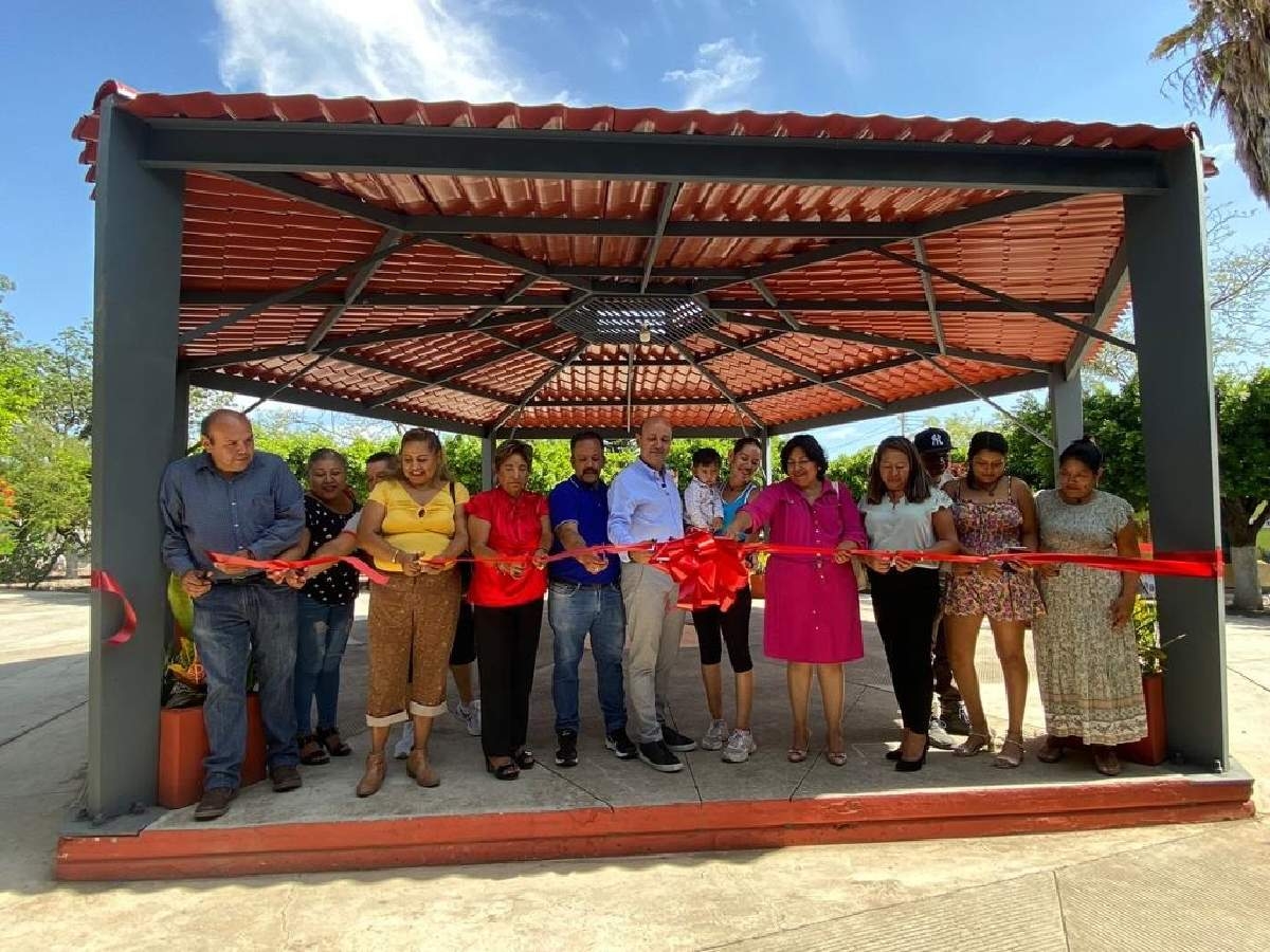 Inauguran rehabilitación del kiosco del parque de Plan de Ayala