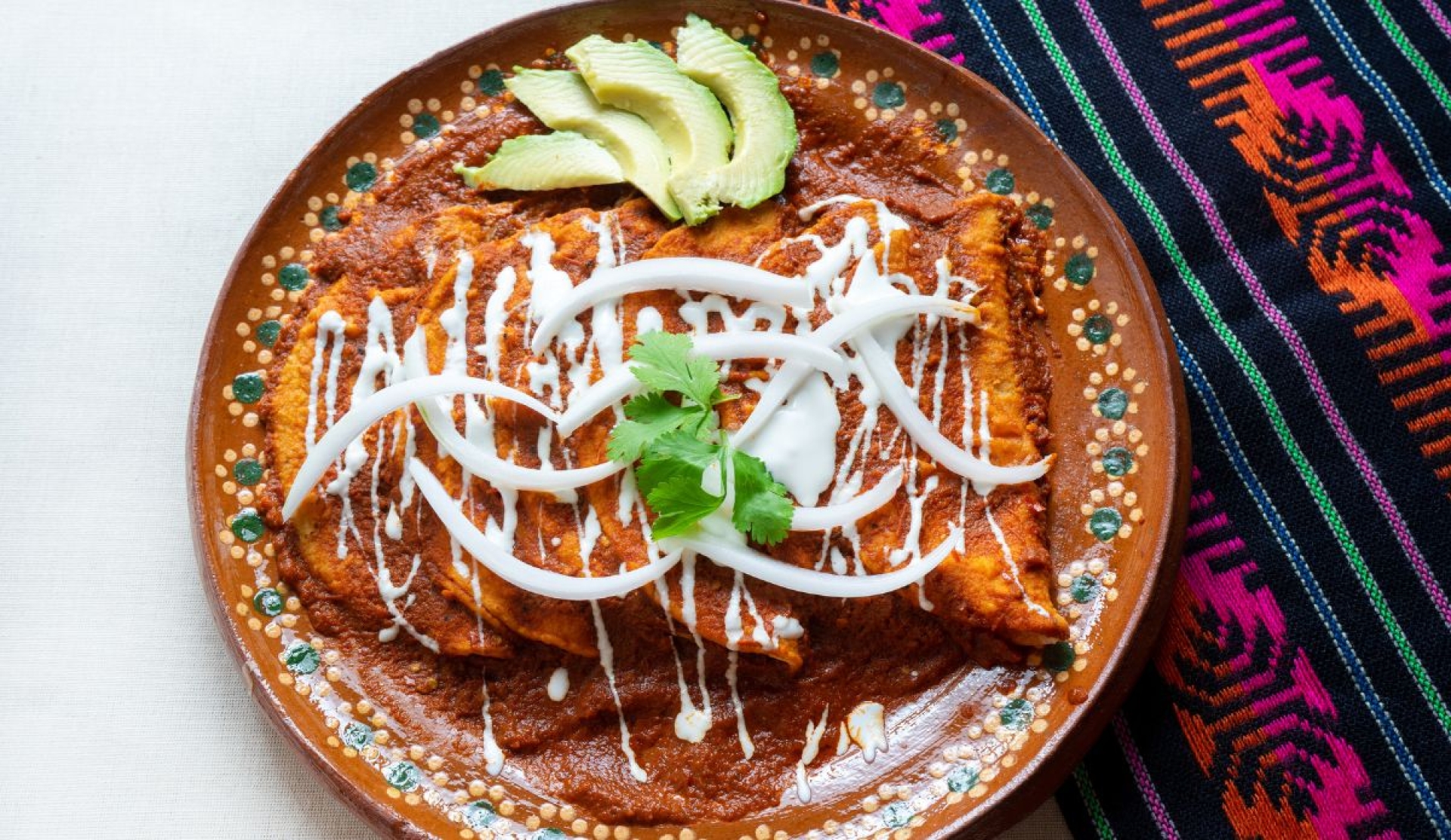 Enchiladas suizas rojas: receta fácil y deliciosa para toda la familia