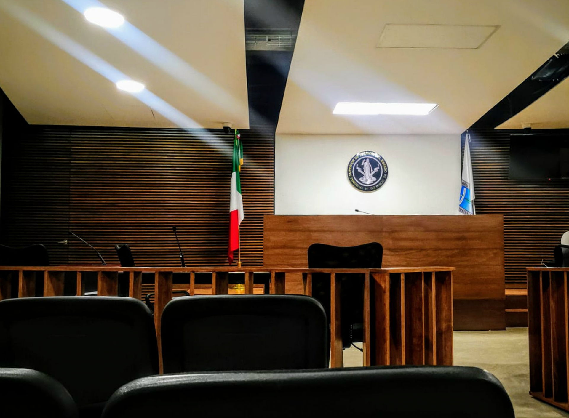 Declaran a ex funcionaria del Congreso sustraída a la acción de la justicia