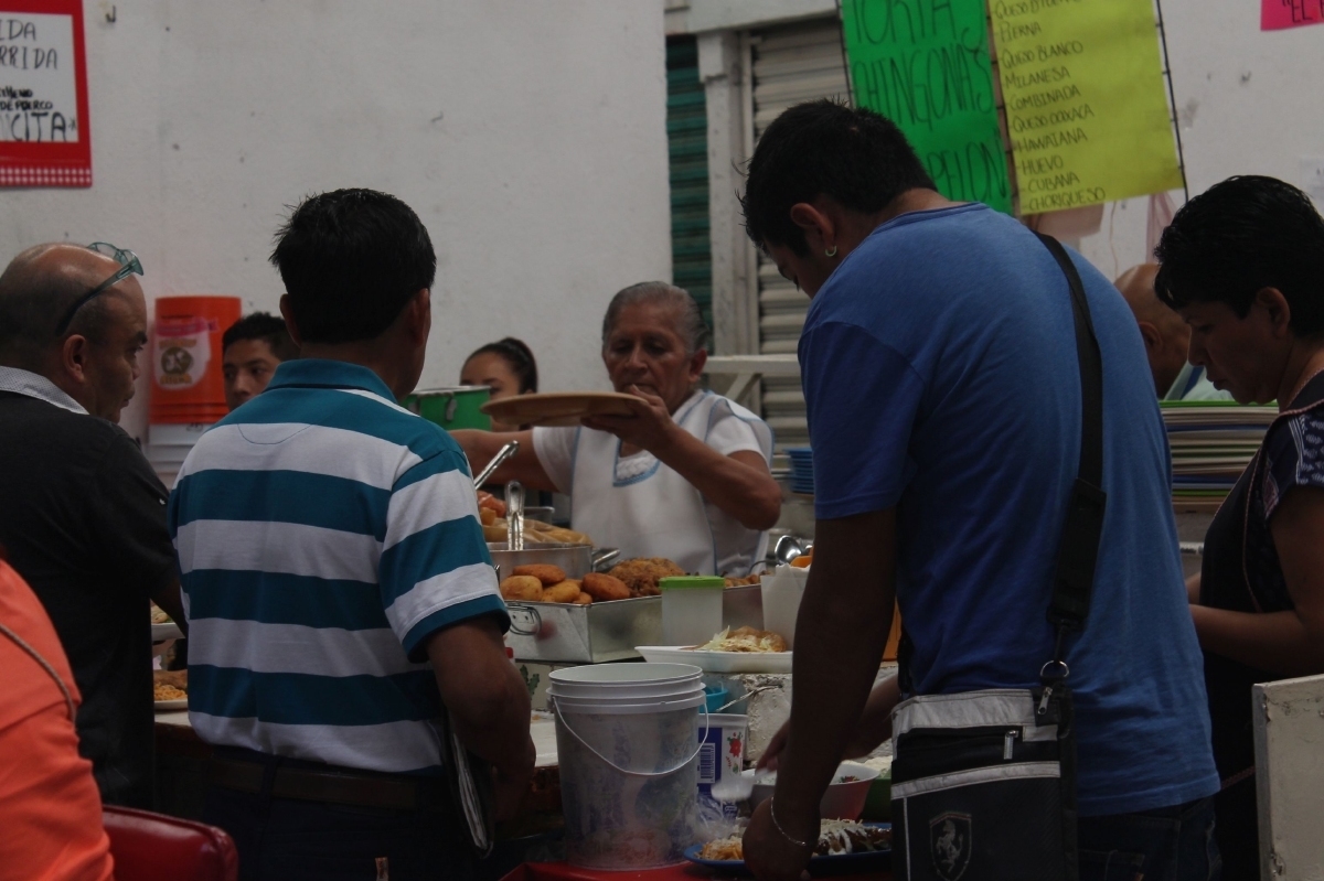 Capacitarán a locatarios sobre sanidad en preparación de alimentos