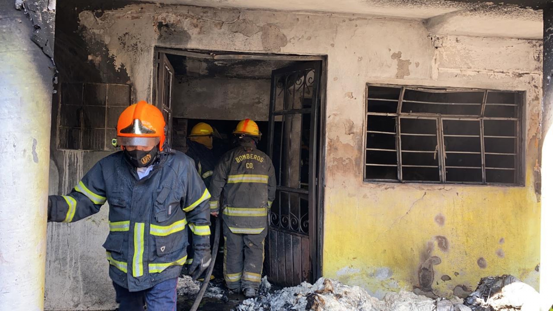 Sofocan bomberos incendio en una tortillería, en Cuernavaca