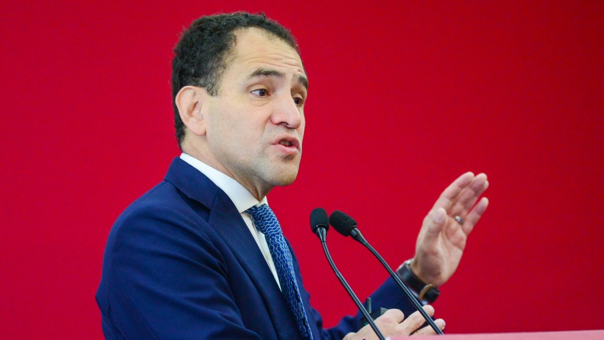 Conflicto entre EU e Irán ha tenido efectos menores en tipo de cambio y precio del petróleo: Herrera