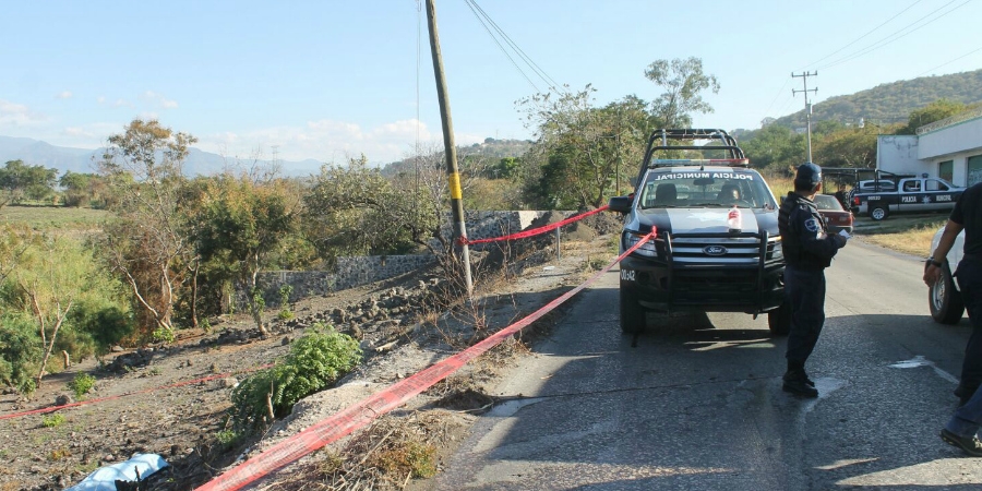 Encuentran el cadáver de un hombre en una carretera de Yautepec