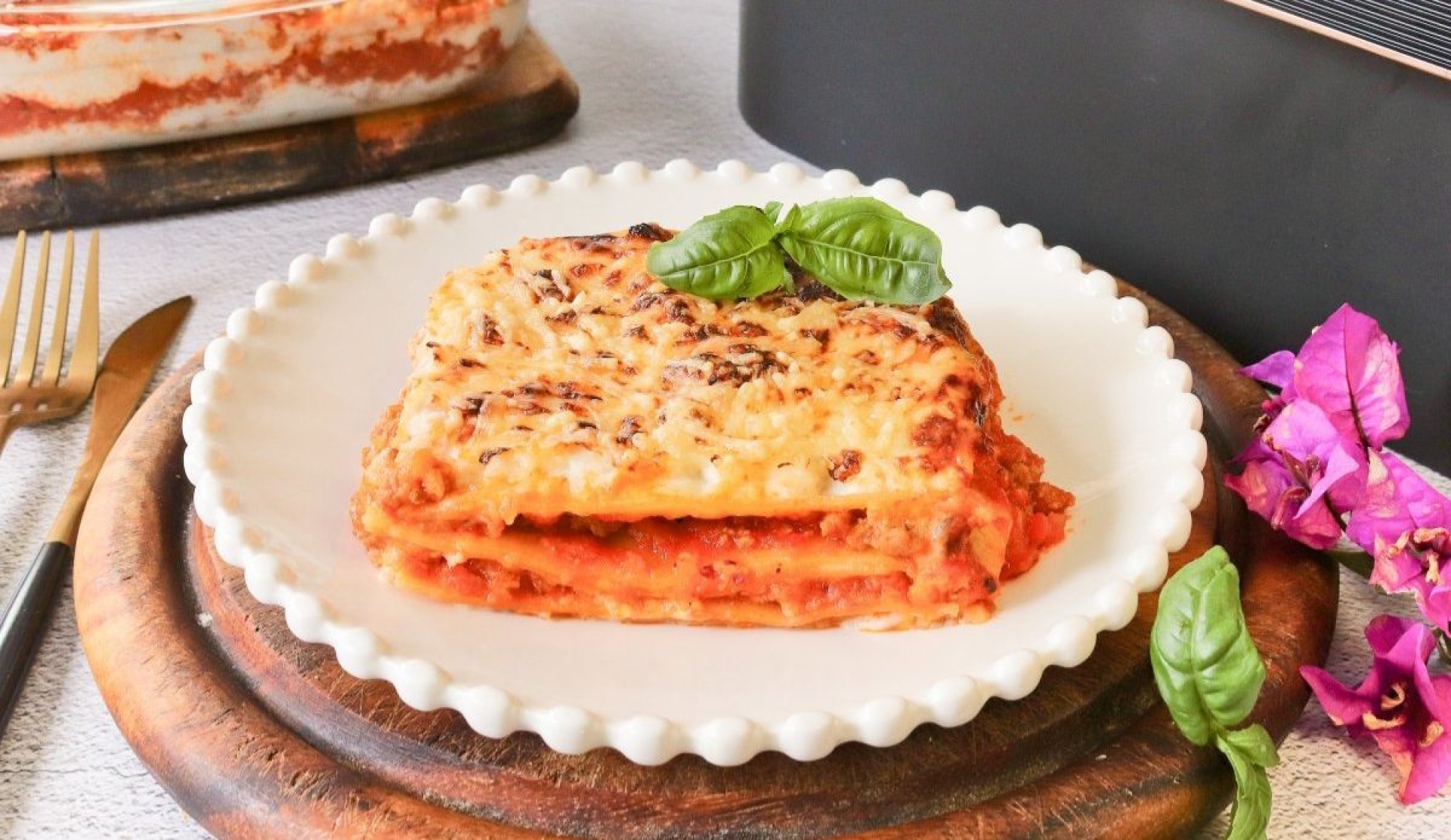 Prepara una lasaña perfecta y crujiente en freidora de aire con esta receta