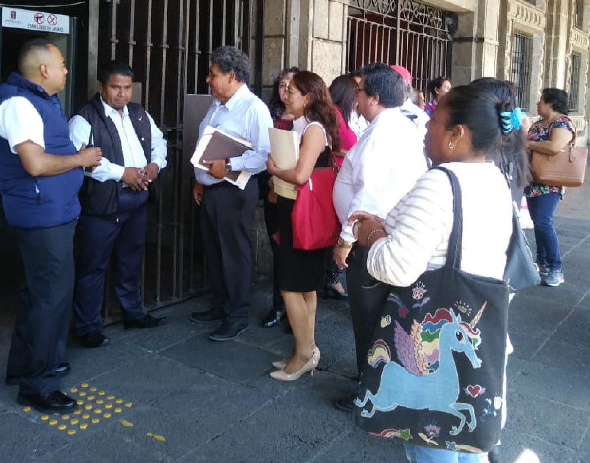 Advierte MMB que no aceptarán laudo emitido en contra de maestros cesados