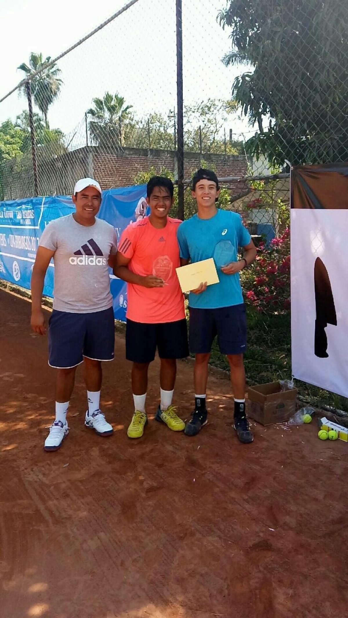 Jorge Olaya y Arturo Balderas ganan en dobles