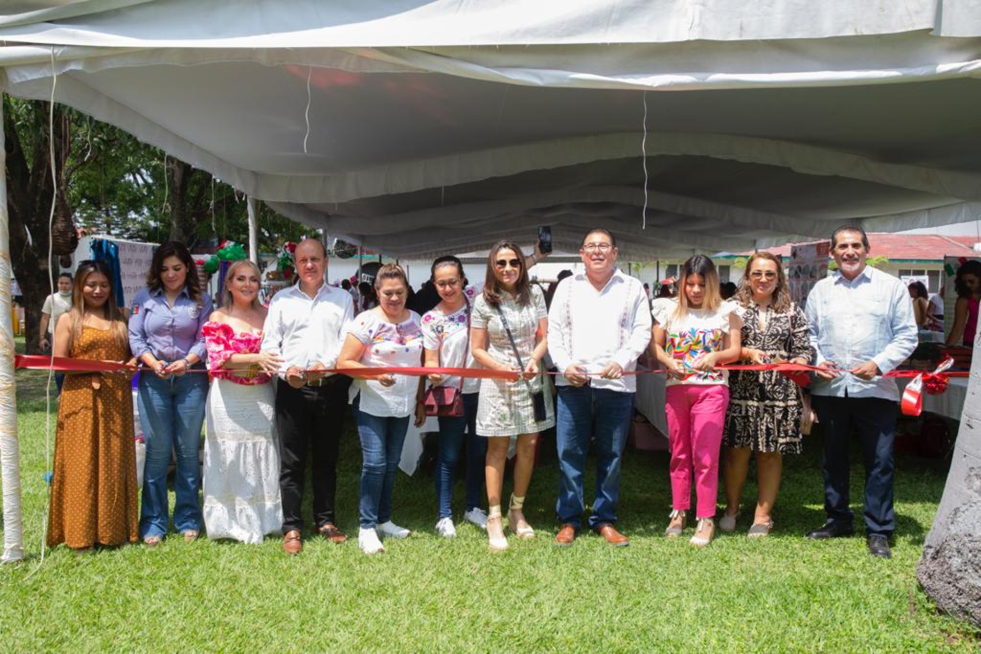 Inaugura Víctor Mercado 'Expo Mañanitas' en apoyo a mujeres emprendedoras de la región oriente