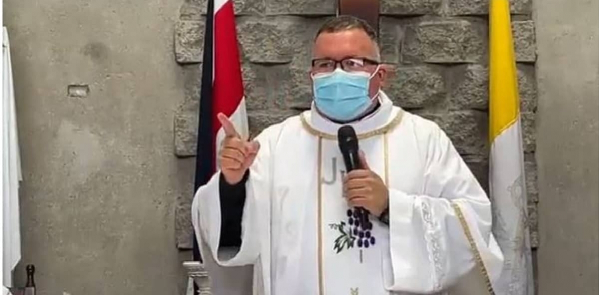 “Sopa de caracol, ¡eh!”: Sacerdote pide usar cubrebocas al ritmo de la música