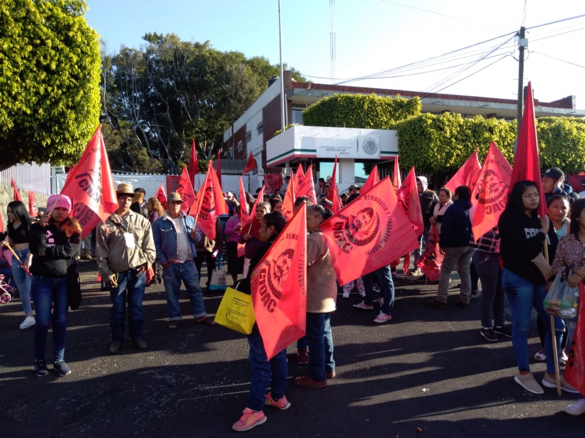 Protestan organizaciones campesinas en delegación de Secretaría de Bienestar
