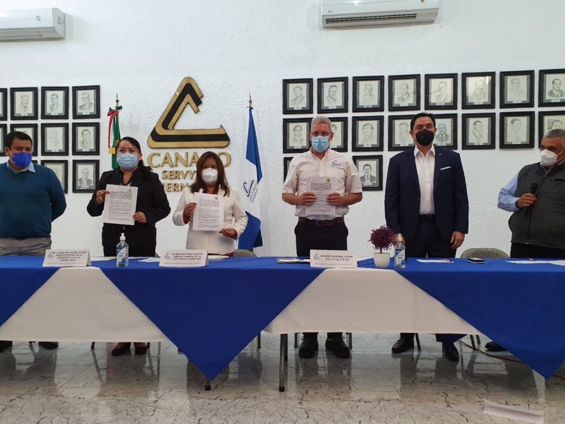 Firman convenio para que comerciantes accedan a apoyos crediticios