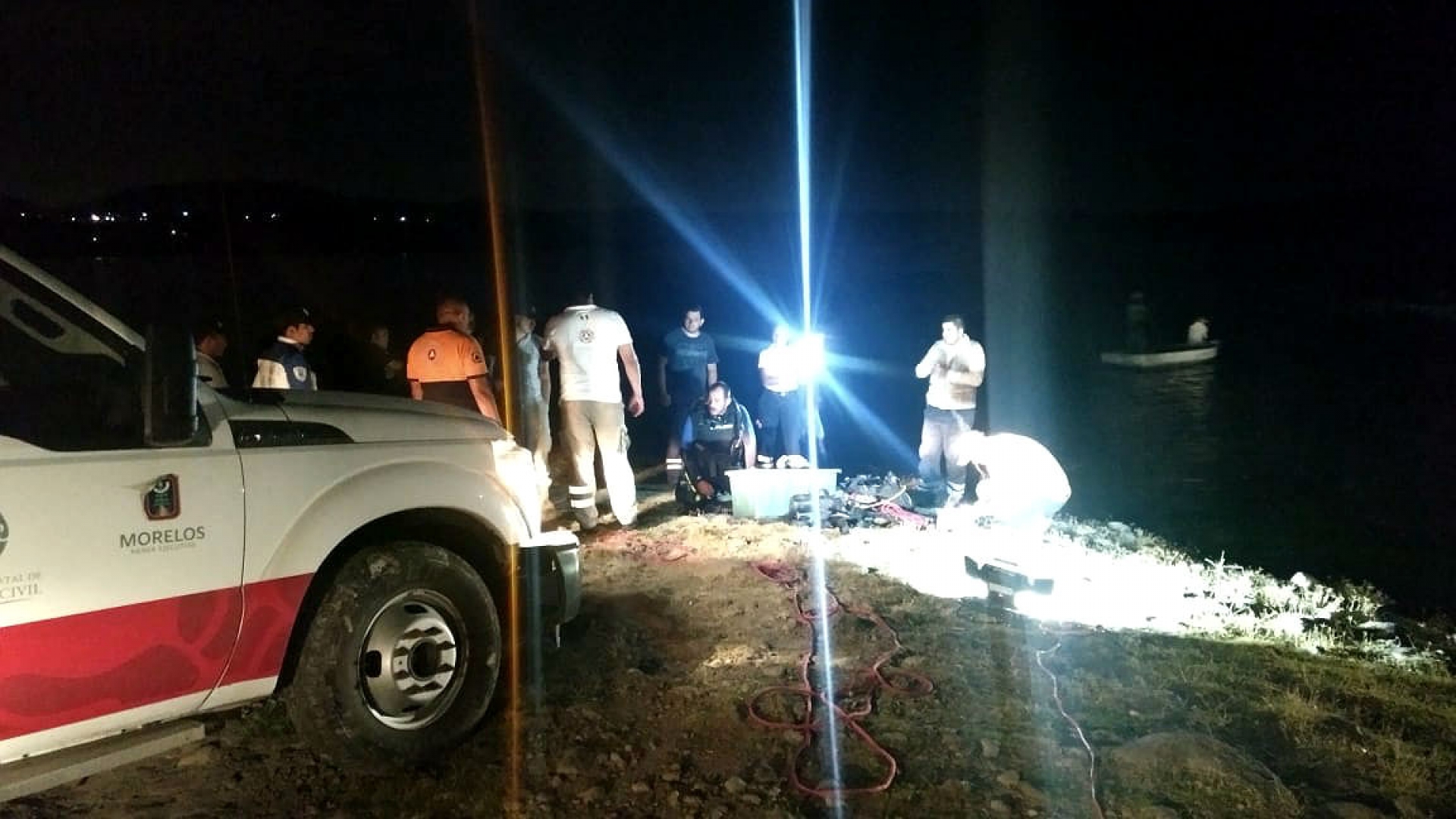 Realizan labores de búsqueda de menor de edad en laguna de El Rodeo