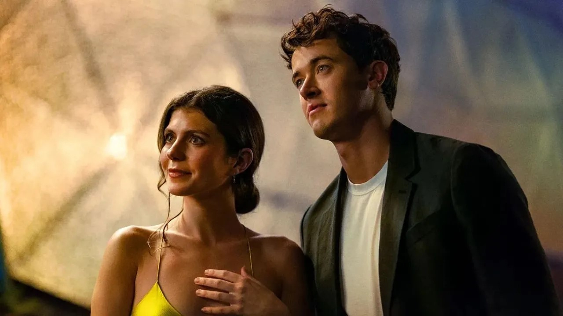 Netflix desata furor con el nuevo tráiler de la adaptación "Gente que conocemos en vacaciones"